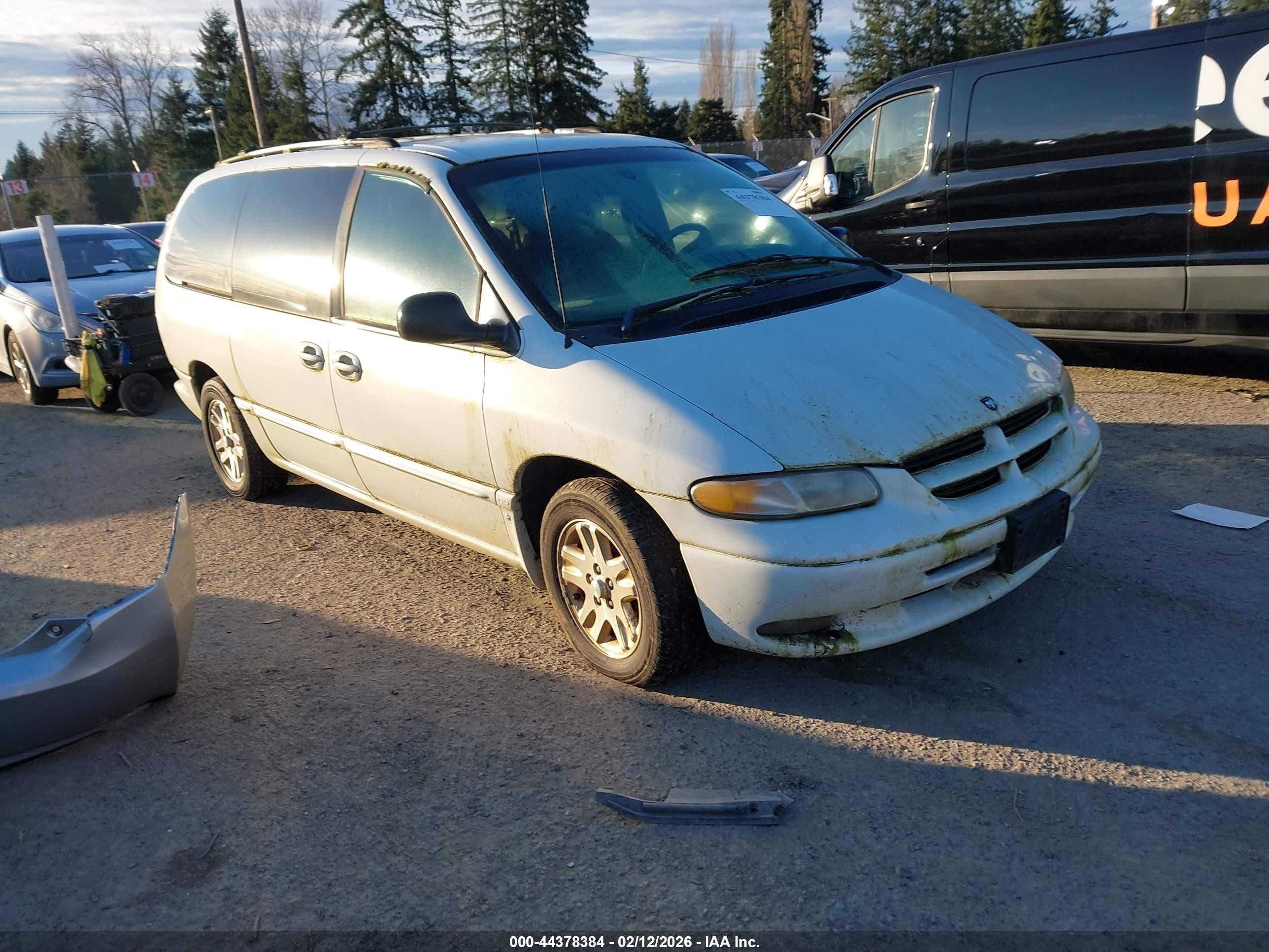 1996 Dodge Caravan LE, VIN 1B4GP54LXTB371278 — Front end