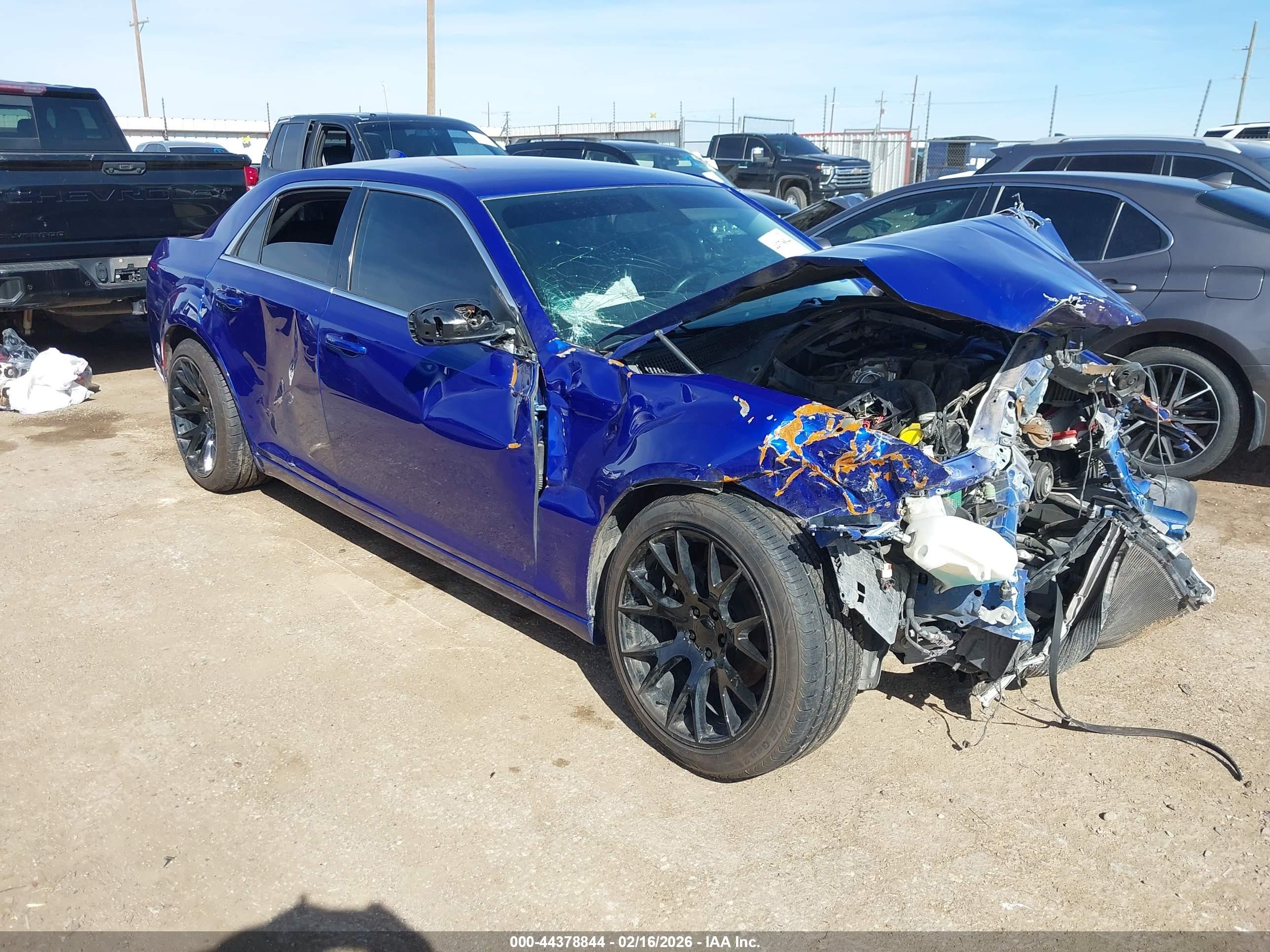 2019 Chrysler 300 Touring, VIN 2C3CCAAG3KH610144 — Перед