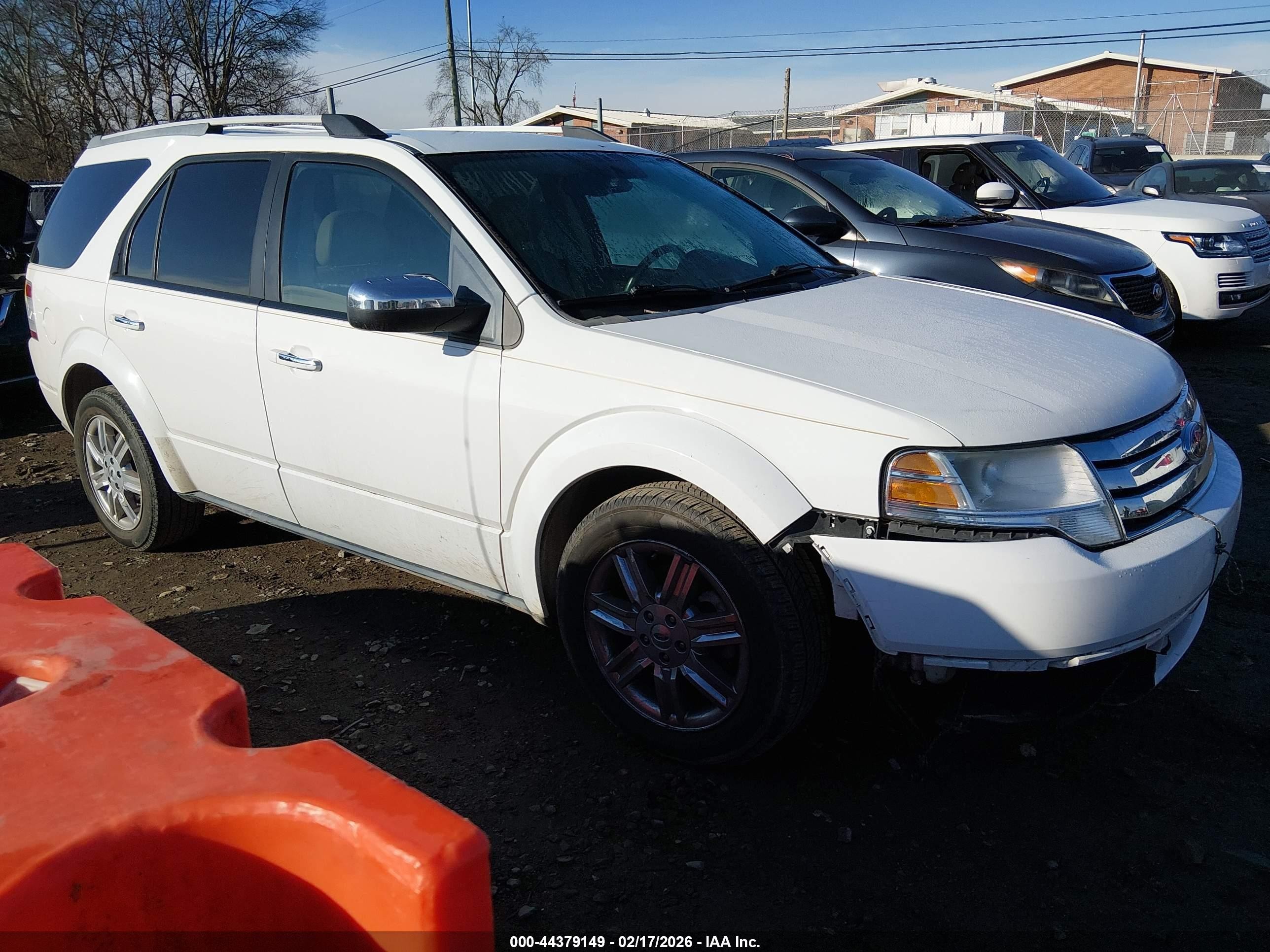 2008 Ford Taurus X Limited, VIN 1FMDK03W18GA00647 — Front end