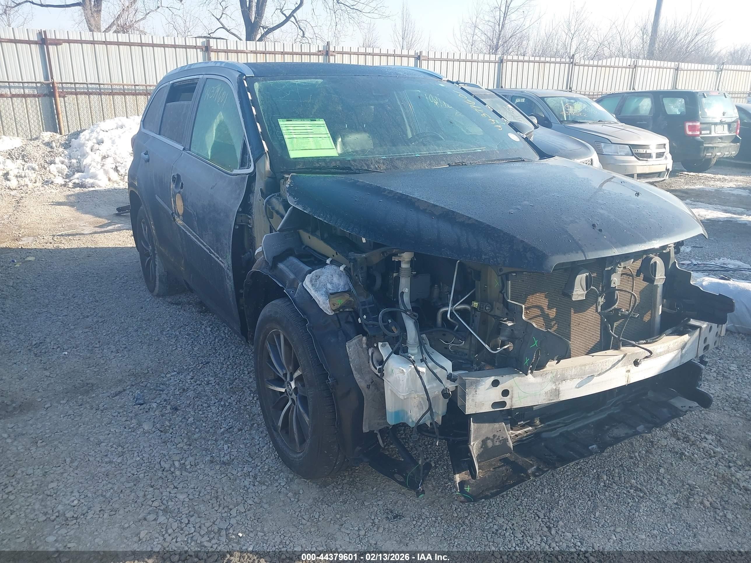 2018 Toyota Highlander XLE, VIN 5TDKZRFH6JS544677 — Front end
