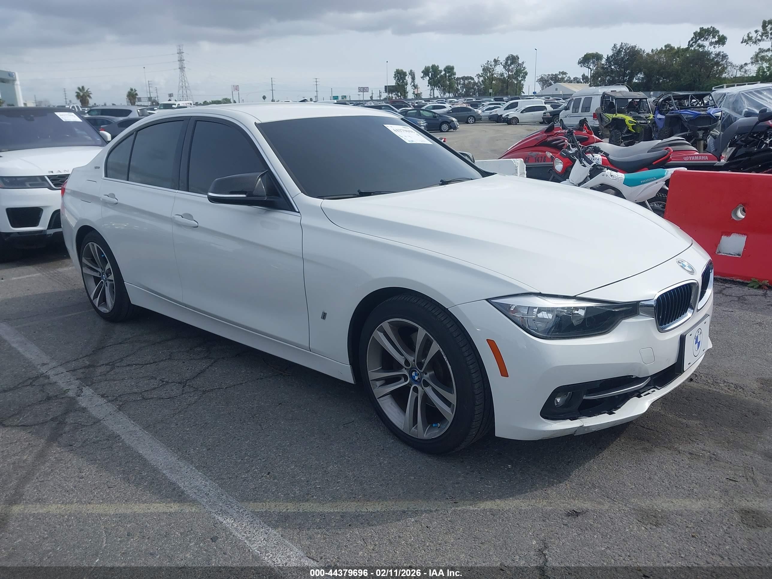 2017 BMW 3 Series 330e, VIN WBA8E1C32HA159119 — Фото с аукциона
