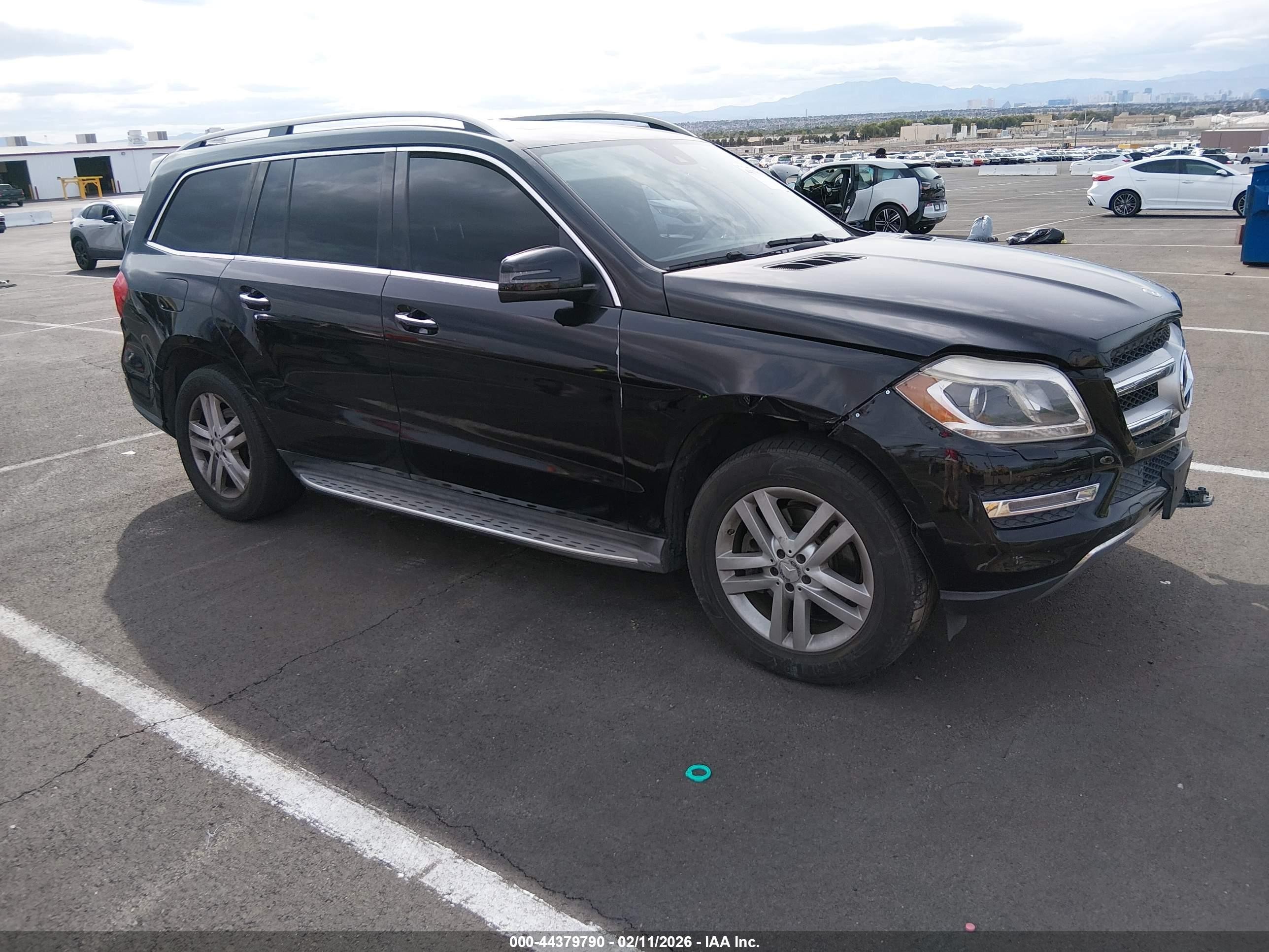 2015 Mercedes-Benz GL 450, VIN 4JGDF6EEXFA514623 — Front end