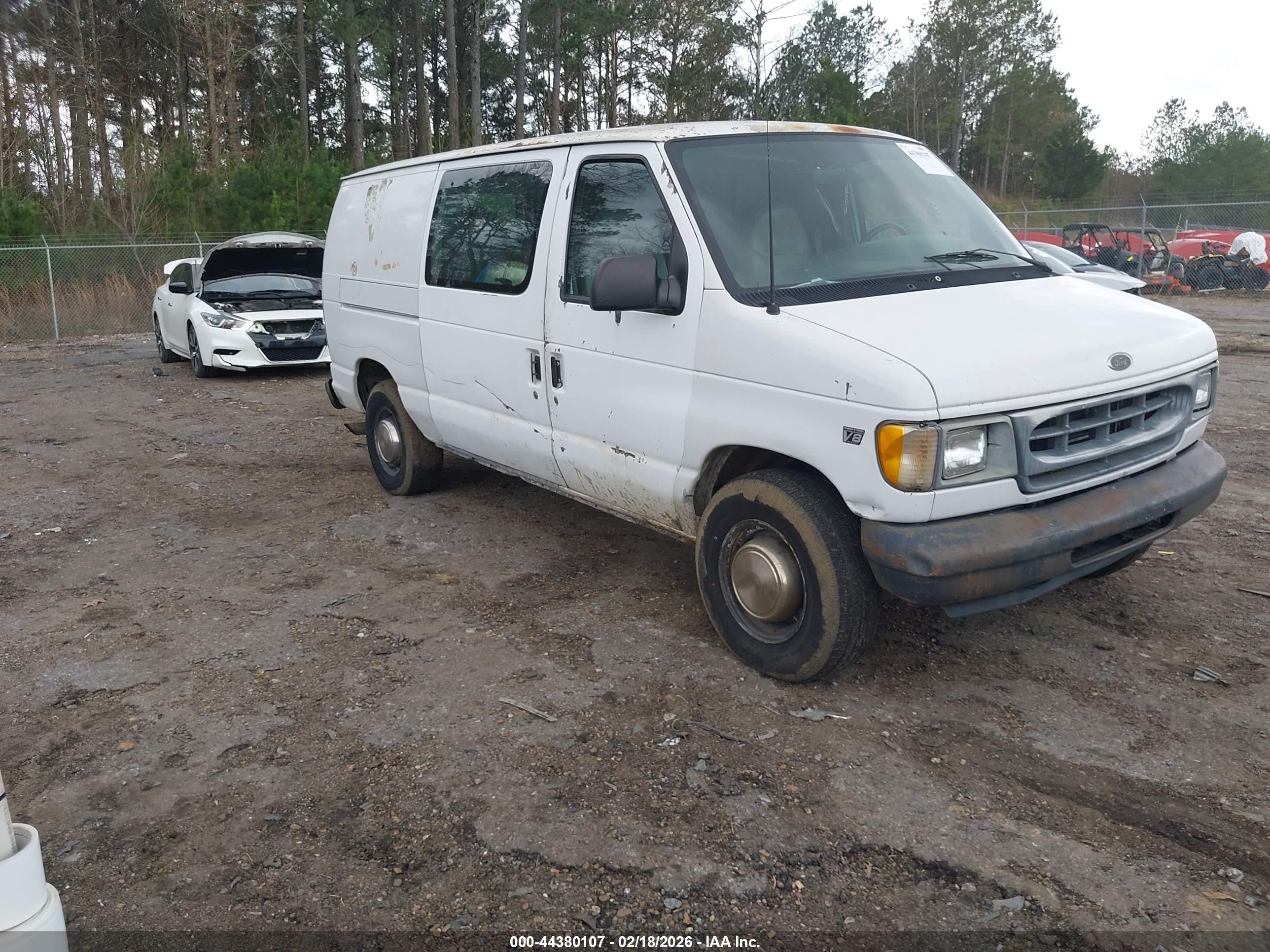 2001 Ford E-350, VIN 1FTSE34F81HA48536 — Rear end