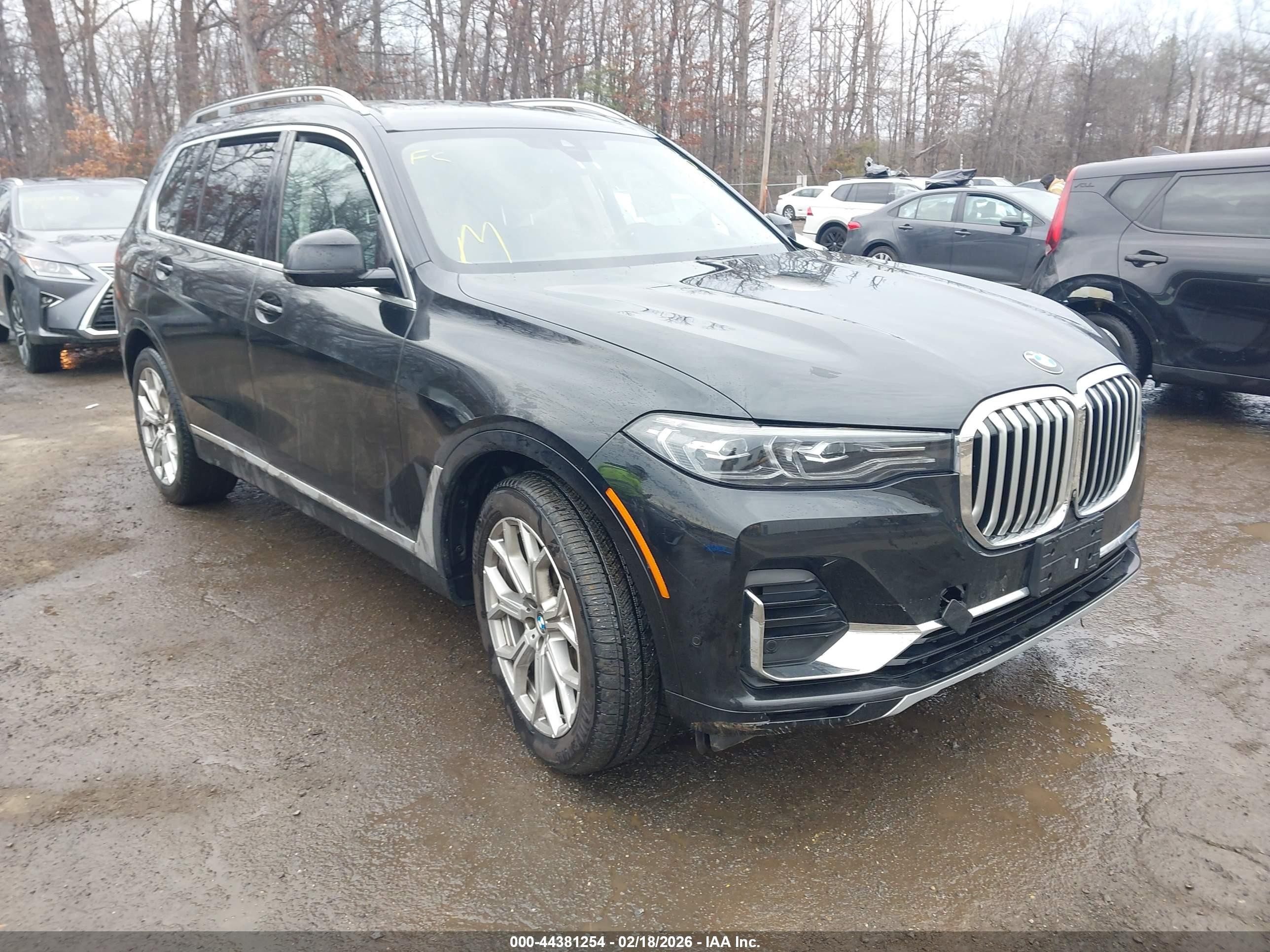 2022 BMW X7 xDrive40i, VIN 5UXCW2C01N9L06418 — Бок