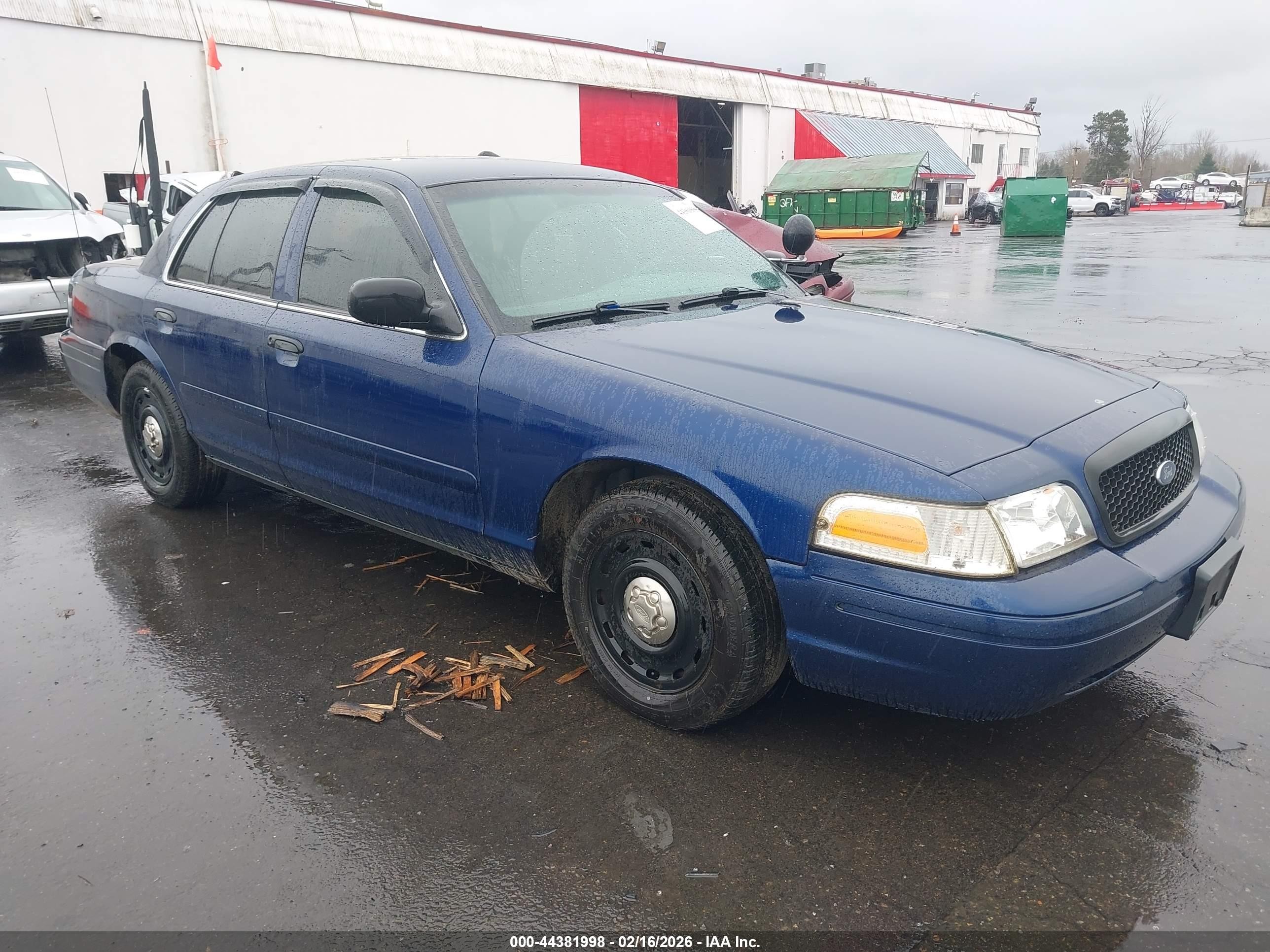 2005 Ford Police Interceptor, VIN 2FAHP71W95X101675 — Side