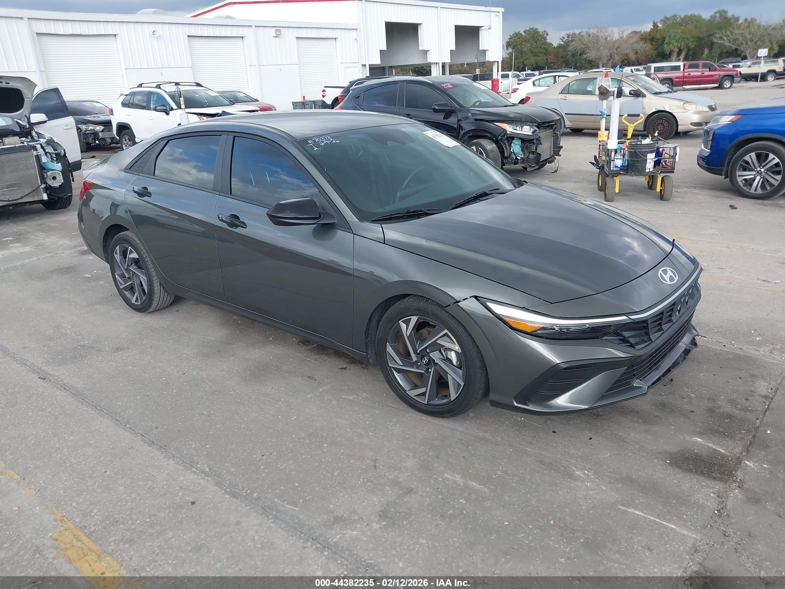 2025 Hyundai Elantra SEL Sport, VIN KMHLM4DG7SU904564 — Front end