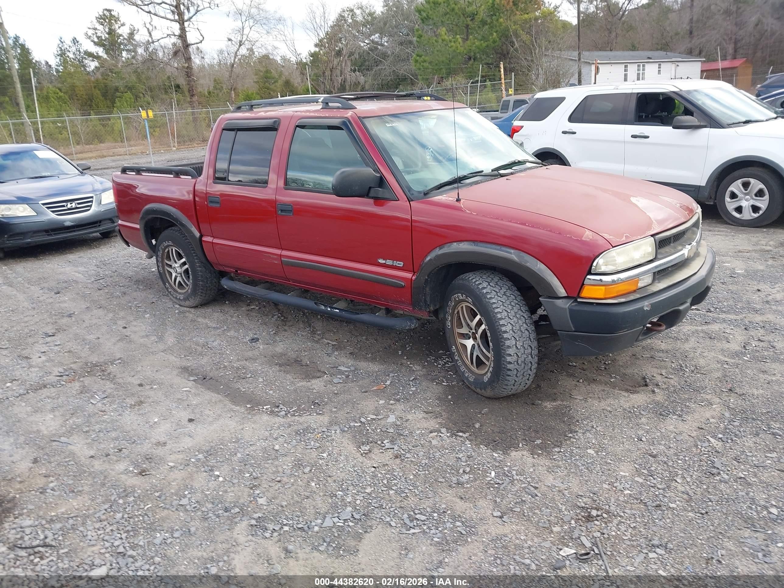 2003 Chevrolet S-10 LS, VIN 1GCDT13X53K166627 — Front end