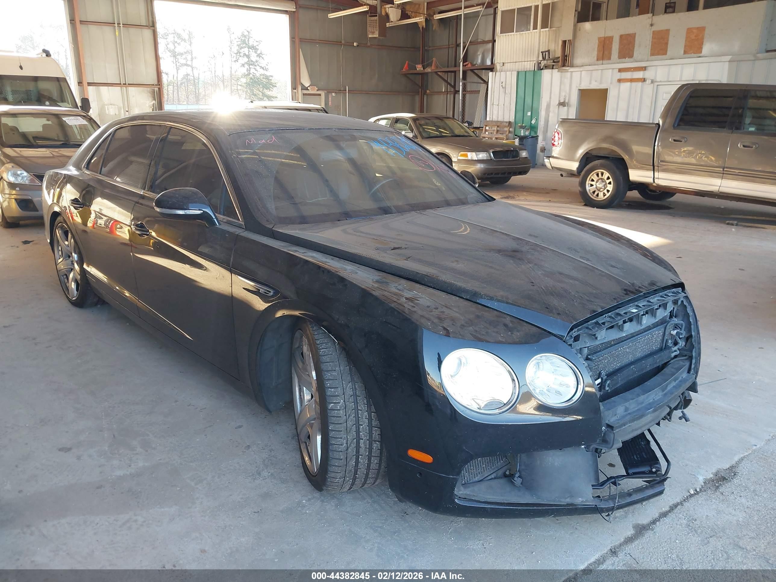 2015 Bentley Flying Spur V8, VIN SCBET9ZA8F8048789 — Front end