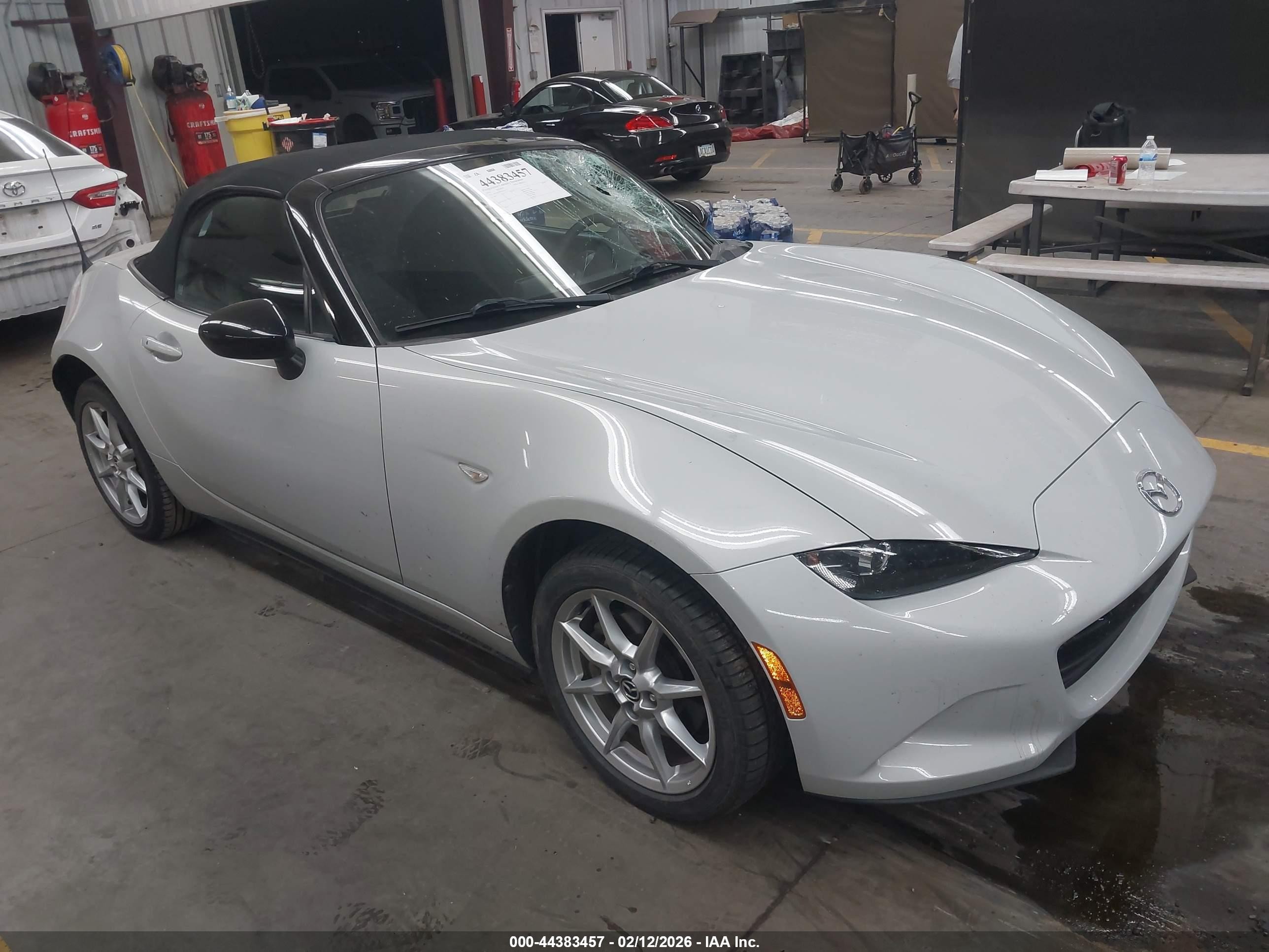 2016 Mazda MX-5 Miata Sport, VIN JM1NDAB79G0110372 — Roof