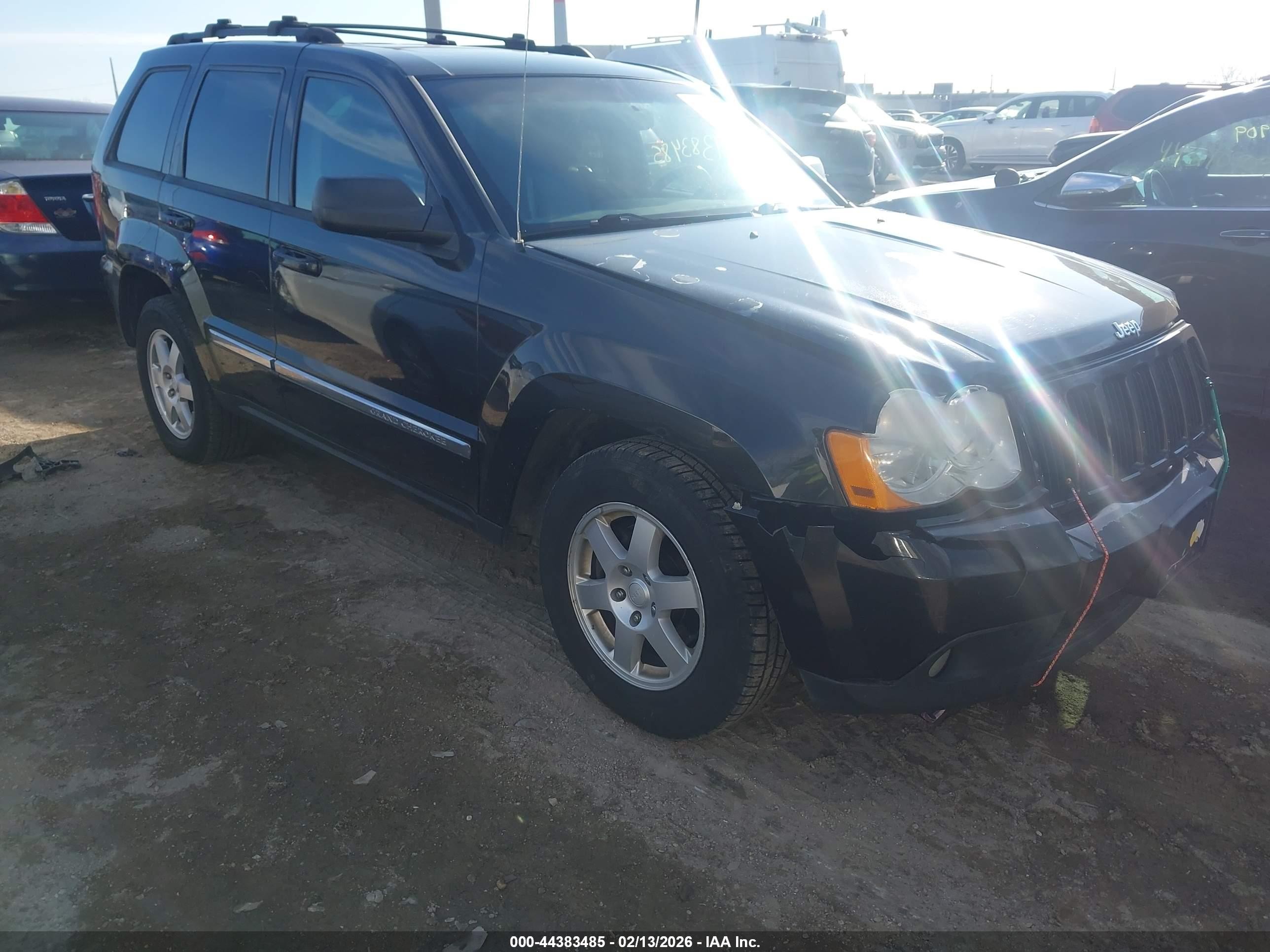 2010 Jeep Grand Cherokee Laredo, VIN 1J4PR4GK7AC124697 — Front end