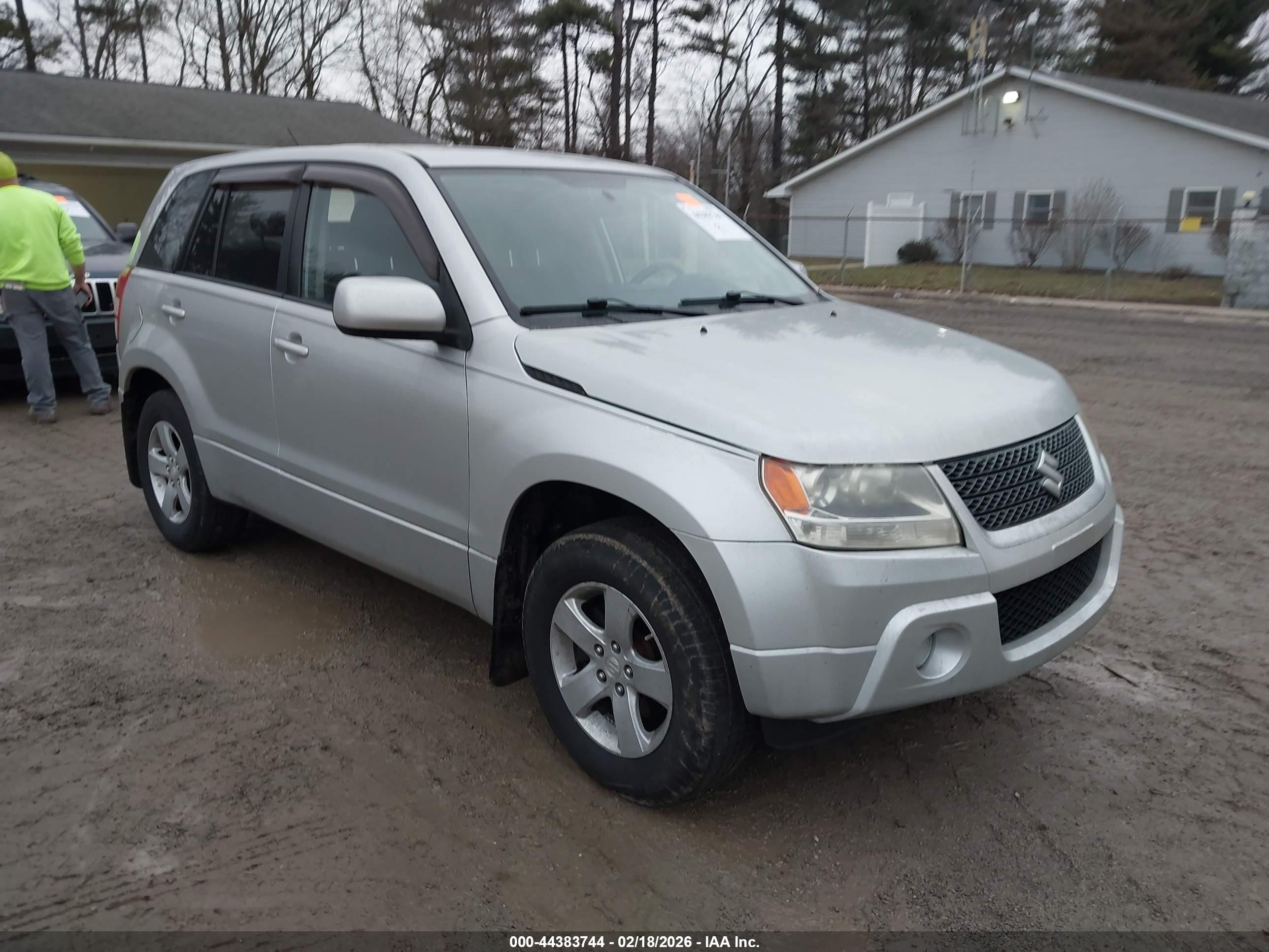 2011 Suzuki Grand Vitara Premium, VIN JS3TD0D22B4102989 — Rear end