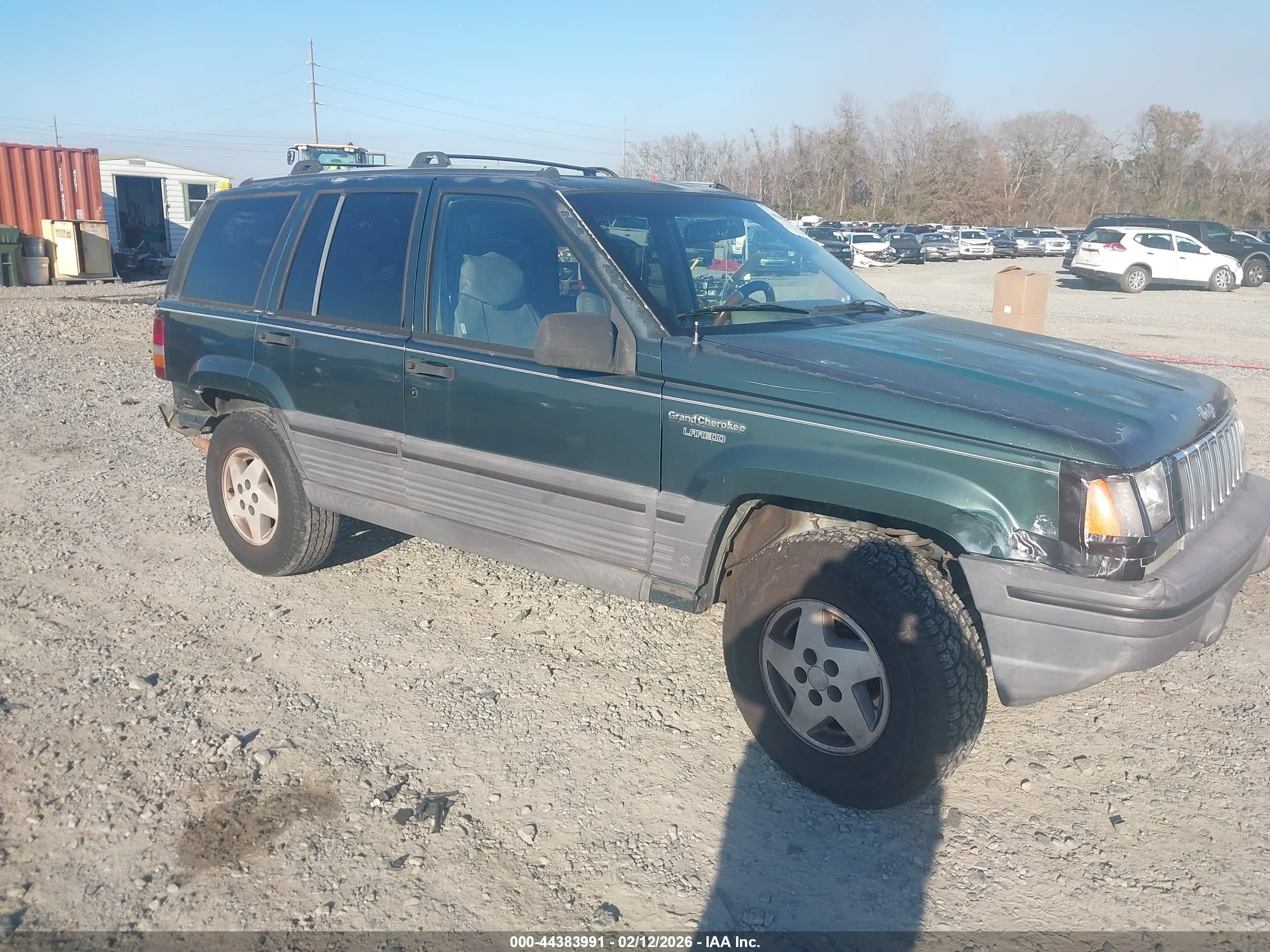 1995 Jeep Grand Cherokee Laredo, VIN 1J4FX58S2SC716693 — Front end