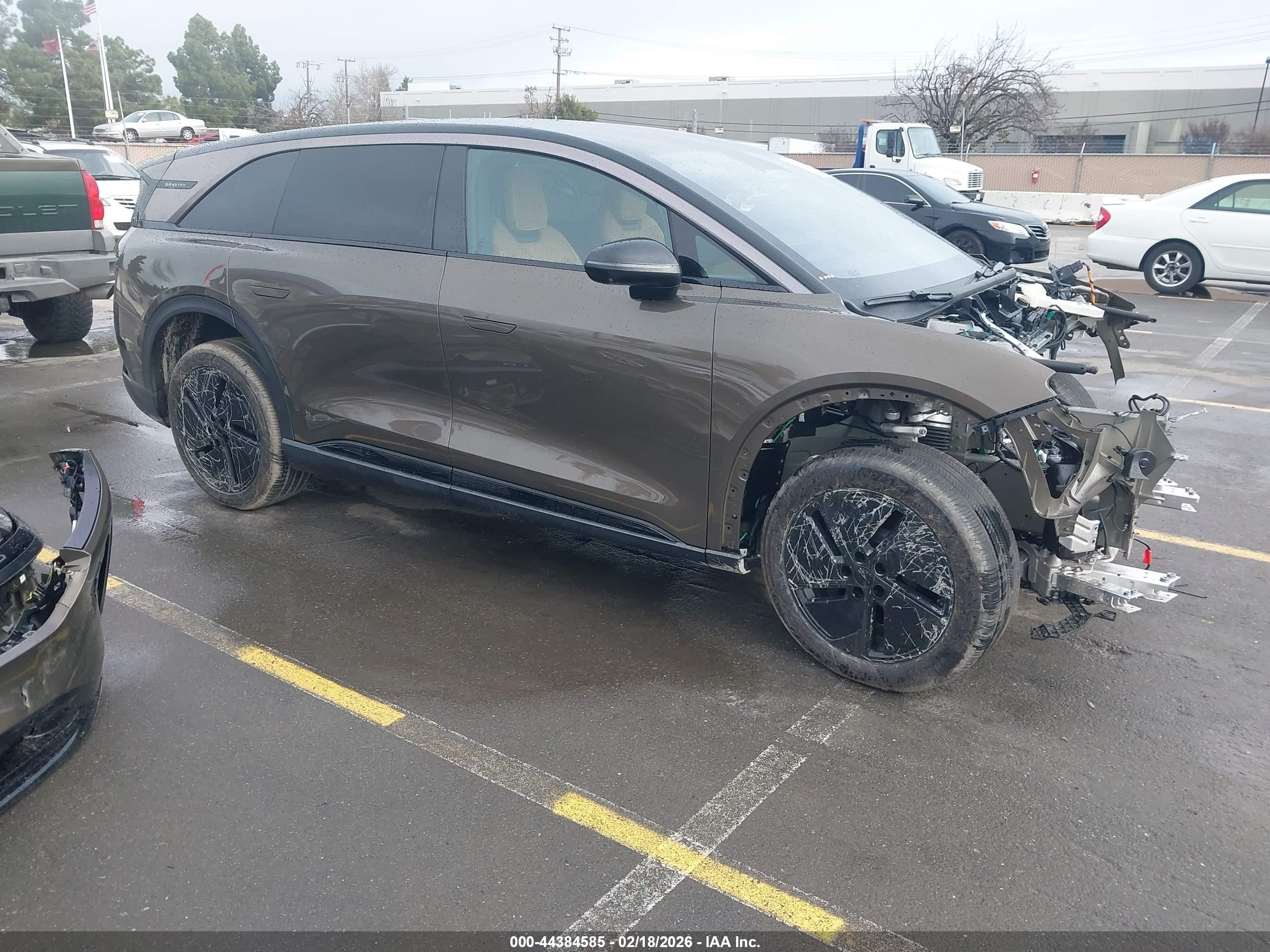 2026 Lucid Gravity, VIN 7UUG1TJK6TA029918 — Front end