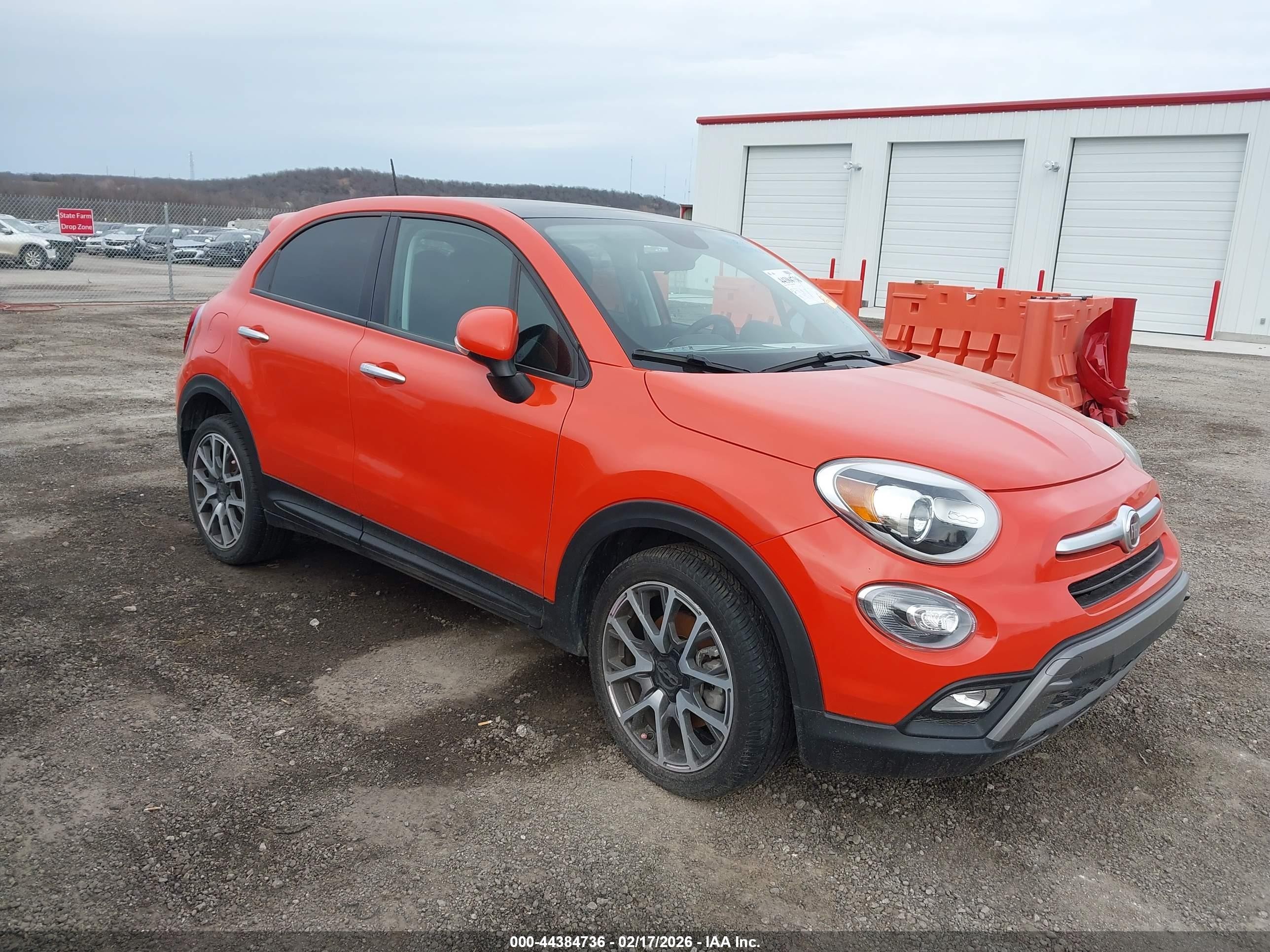 2017 FIAT 500X Trekking, VIN ZFBCFXCB8HP616164 — Бок