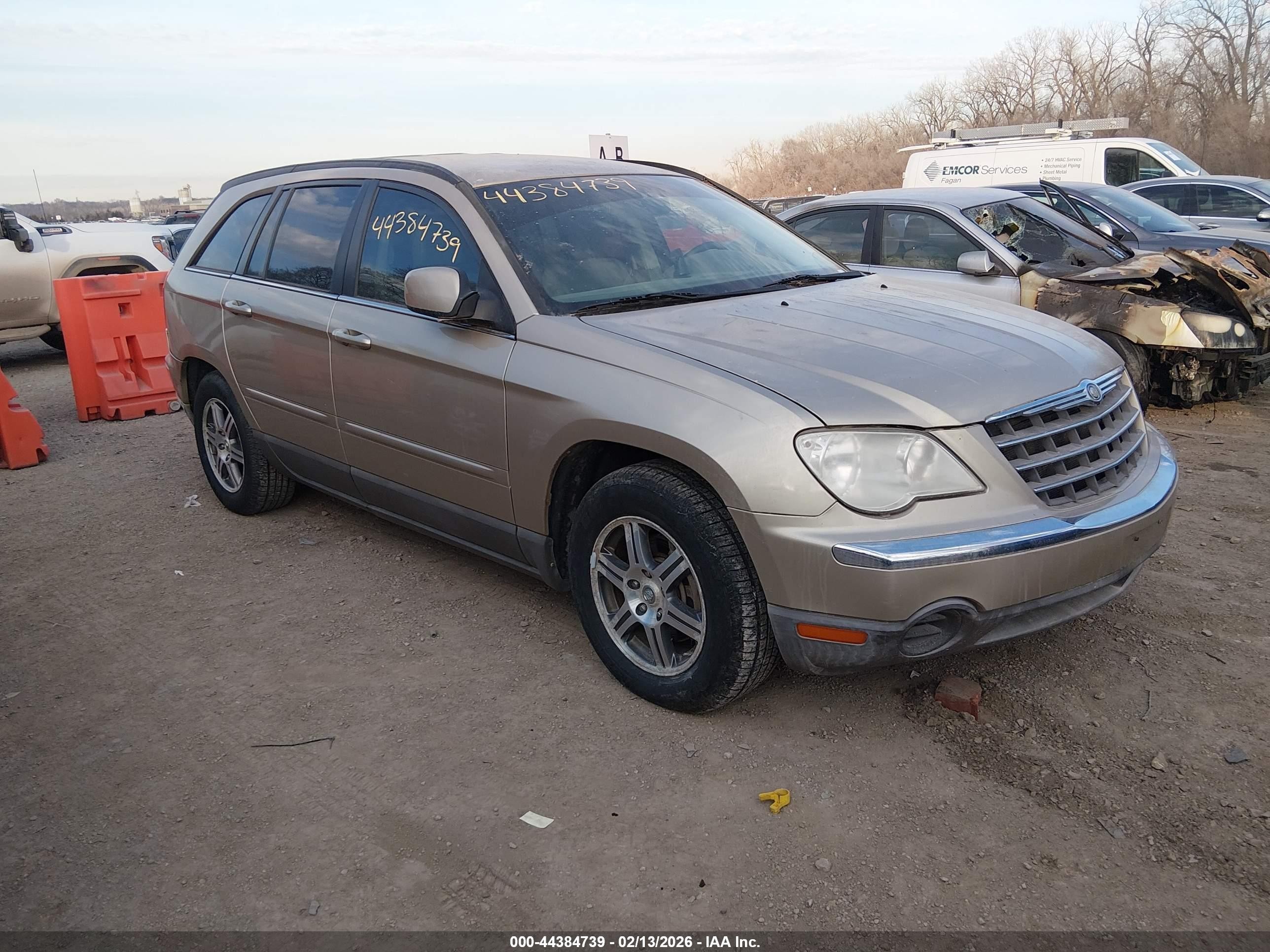 2007 Chrysler Pacifica Touring, VIN 2A8GF68X97R326647 — Front end