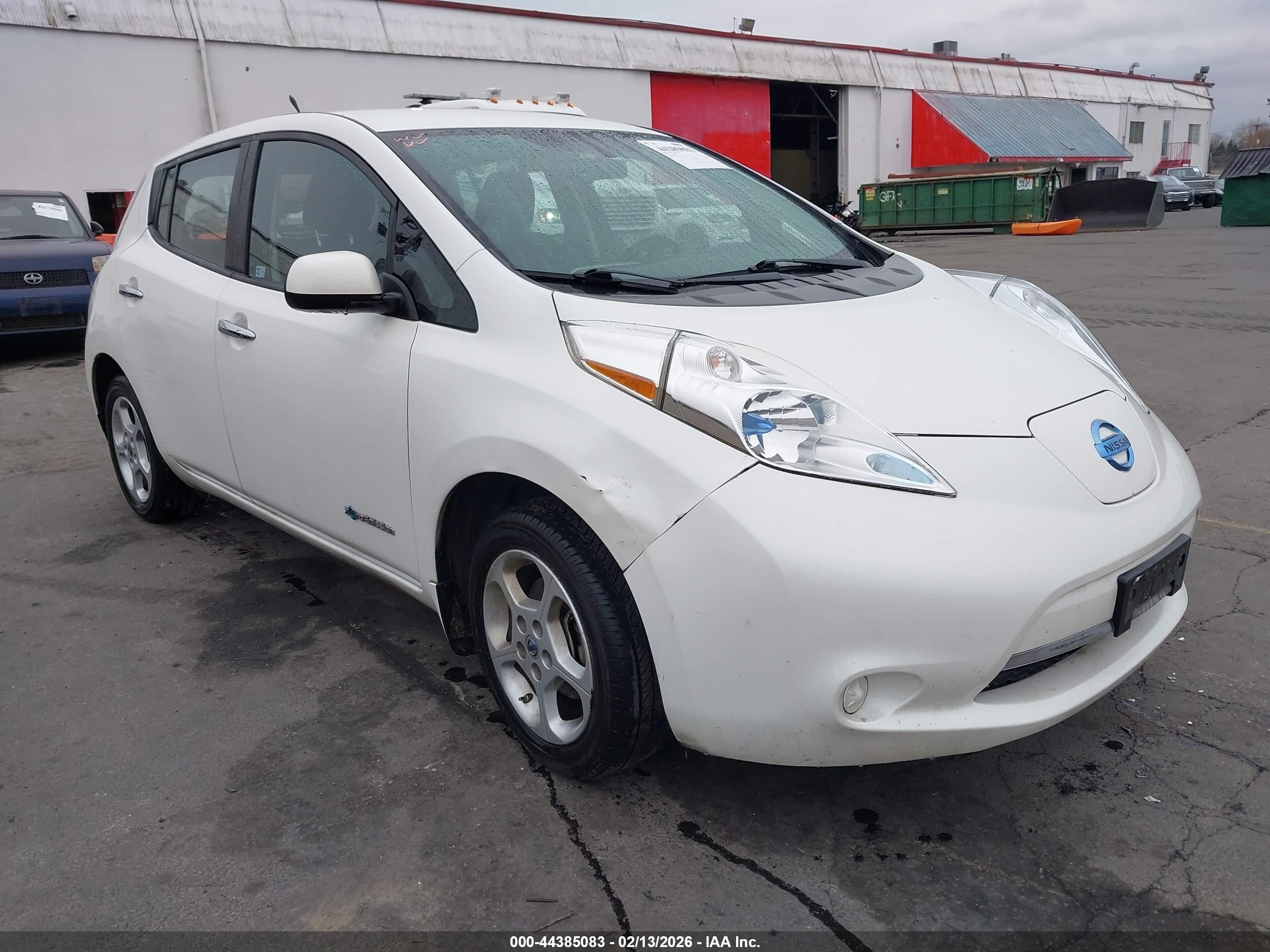 2013 Nissan LEAF S, VIN 1N4AZ0CP8DC415421 — Side