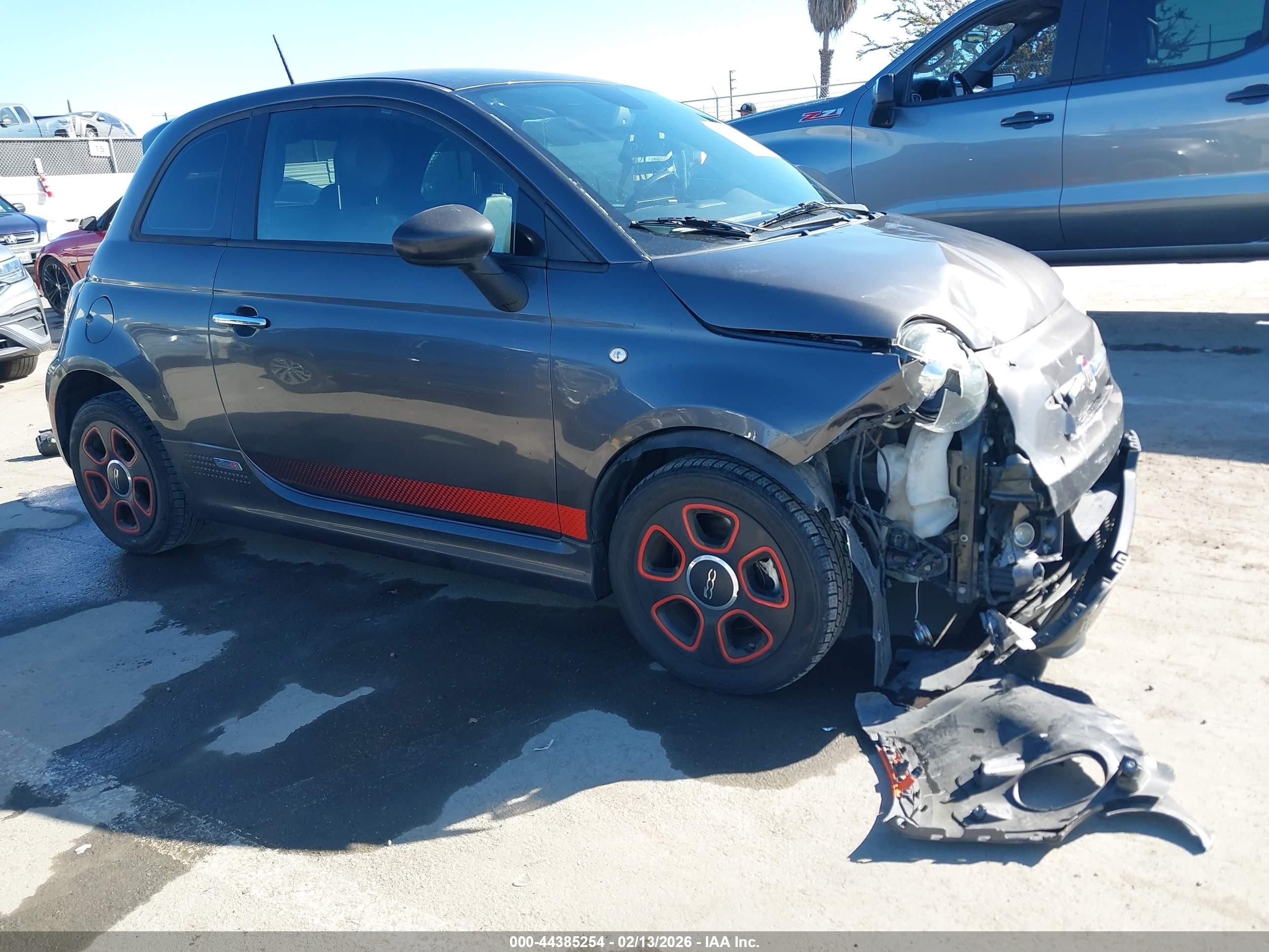 2015 FIAT 500e, VIN 3C3CFFGE7FT594098 — Front end