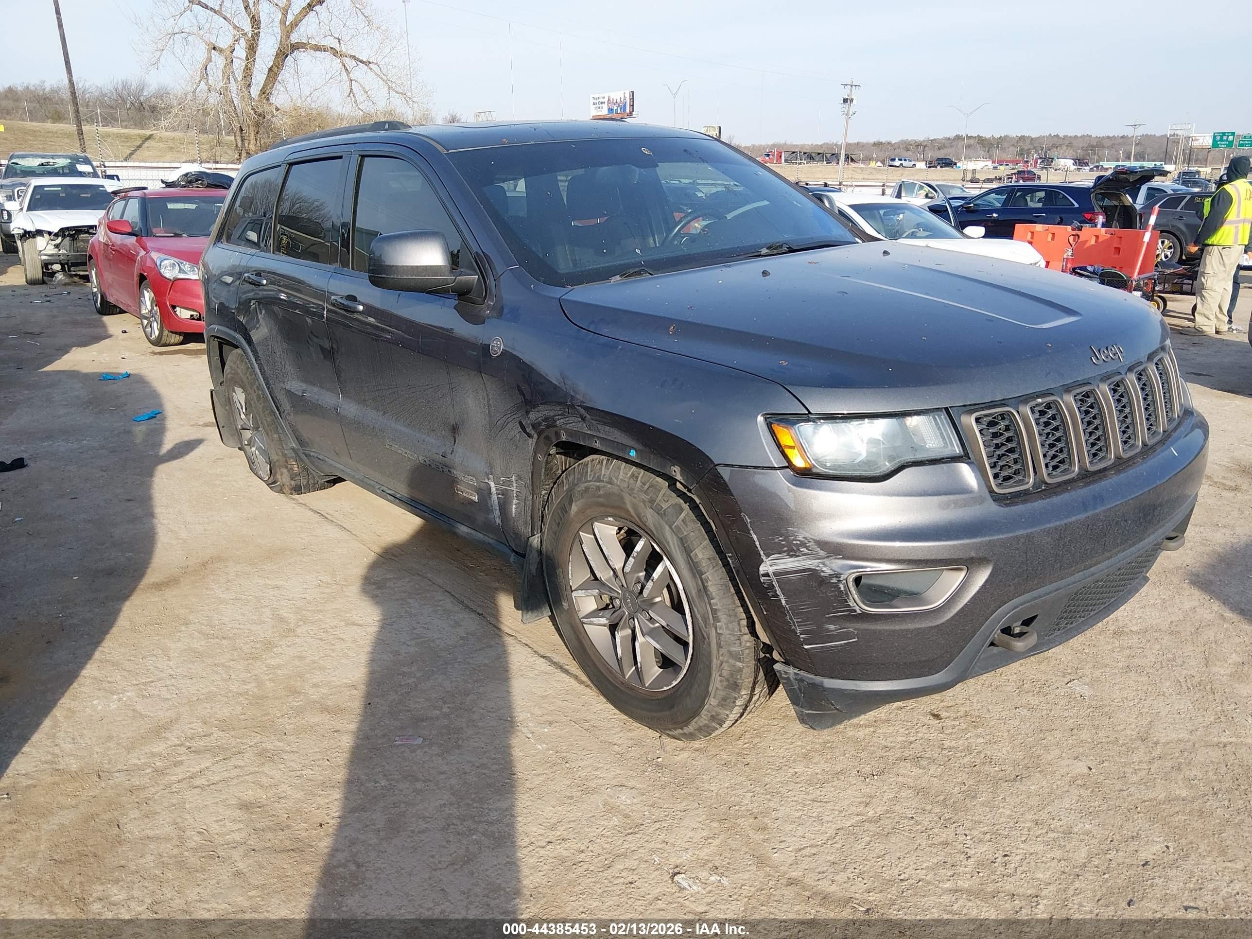 2016 Jeep Grand Cherokee Laredo, VIN 1C4RJFAG8GC441483 — Side