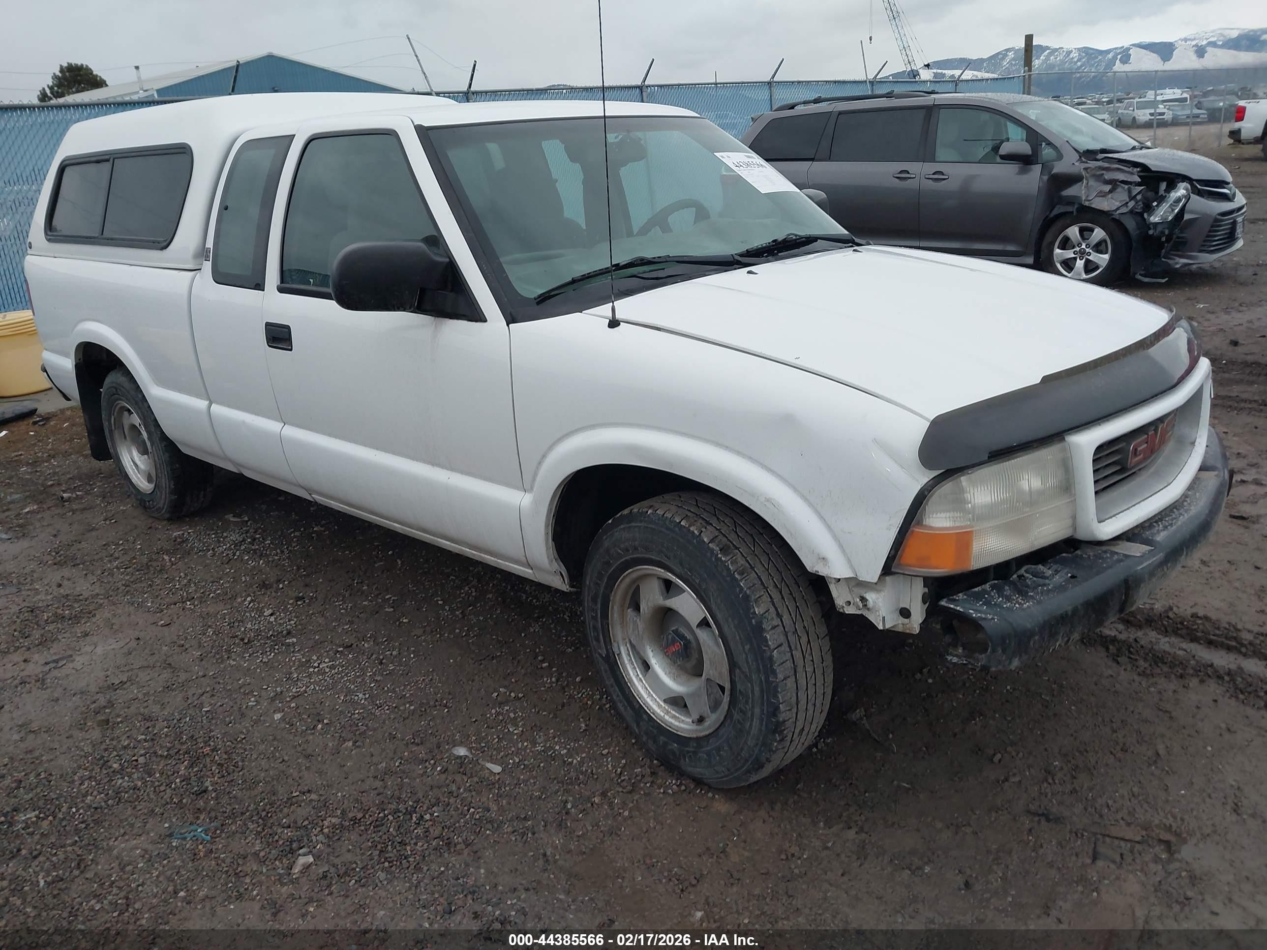 2000 GMC Sonoma SLS, VIN 1GTCS1953Y8288279 — Front end