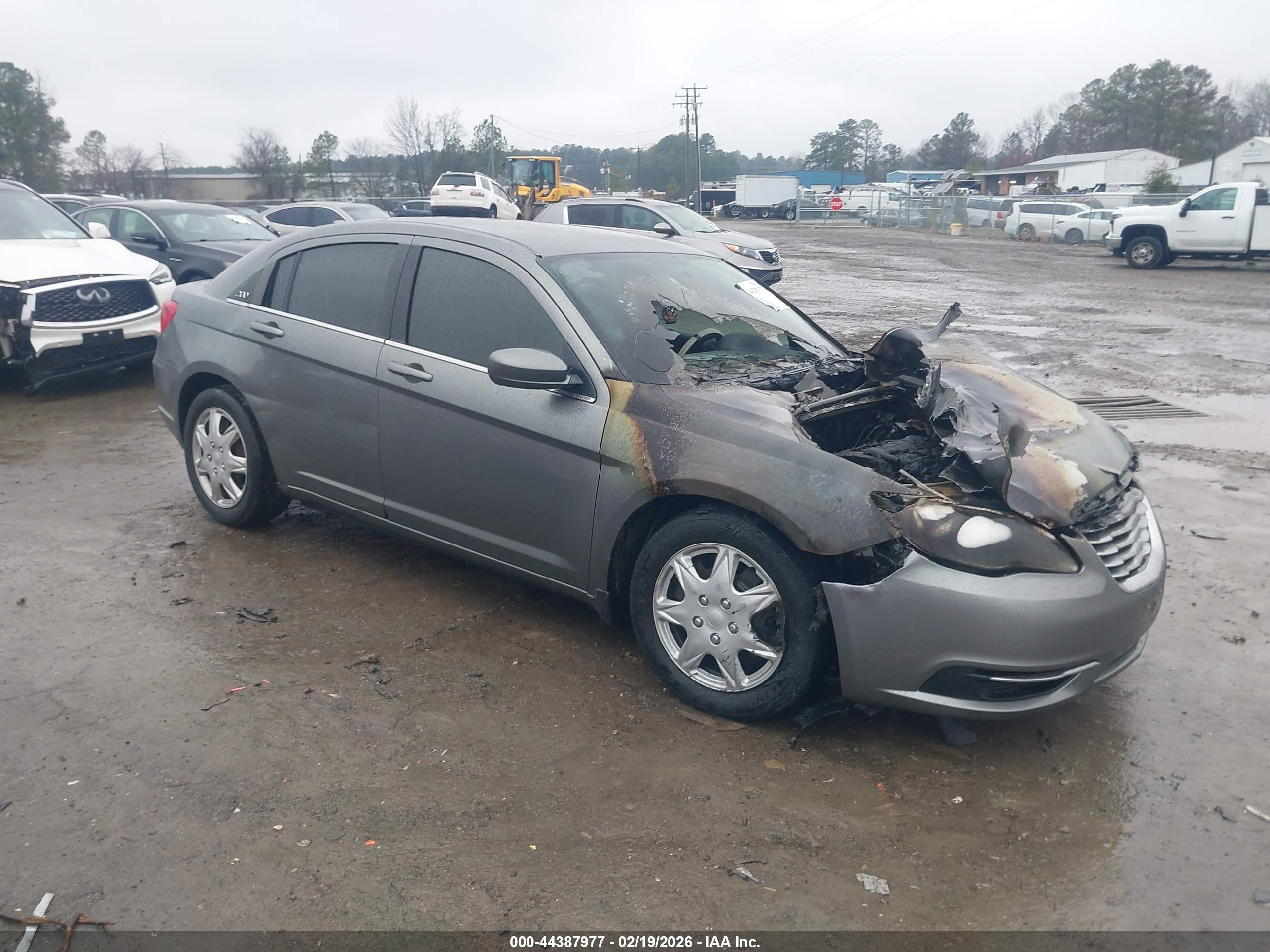 2012 Chrysler 200 LX, VIN 1C3CCBAB2CN321081 — Пожар в салоне