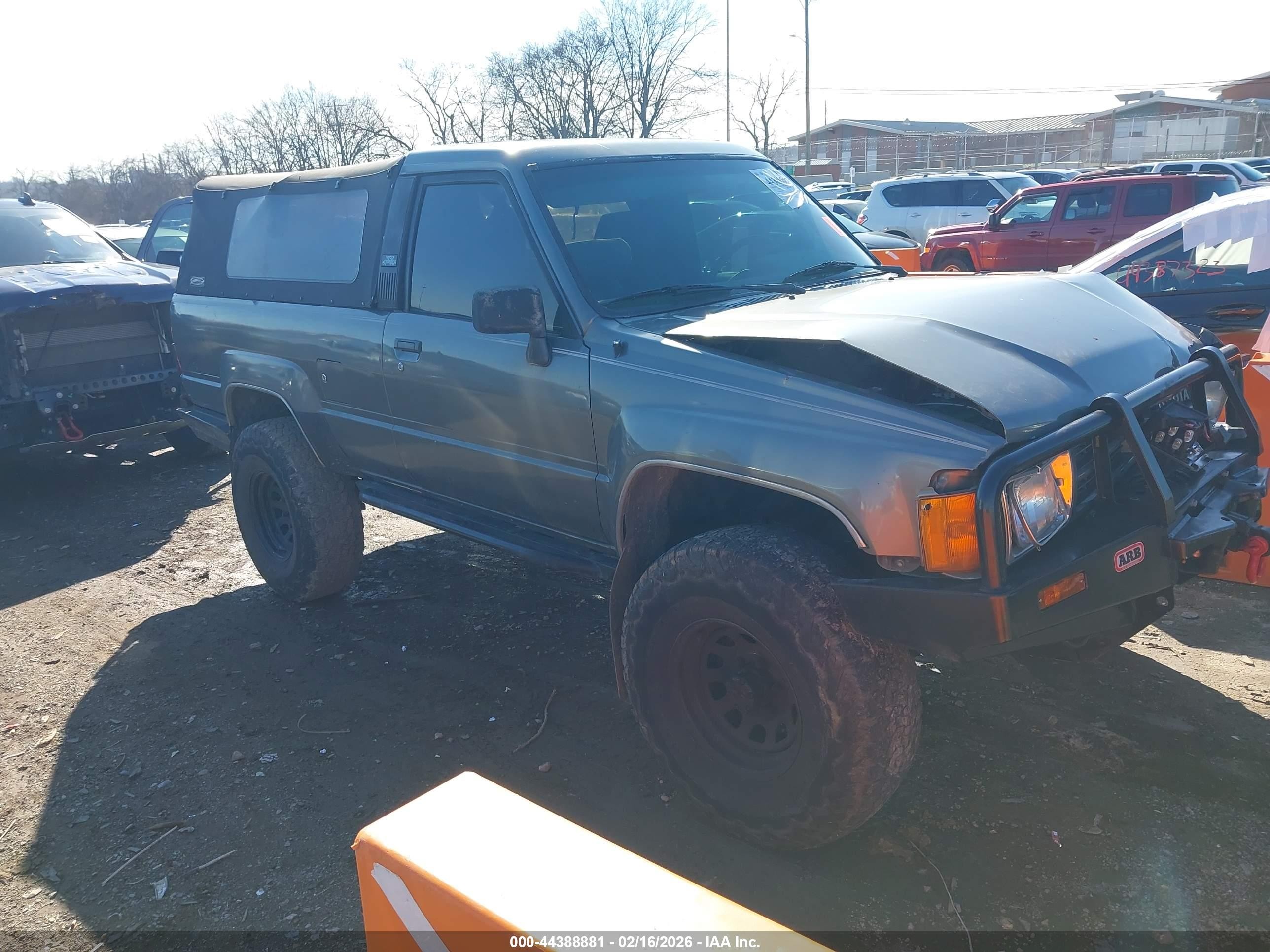 1988 Toyota 4Runner, VIN JT3VN66W6J0014383 — Front end
