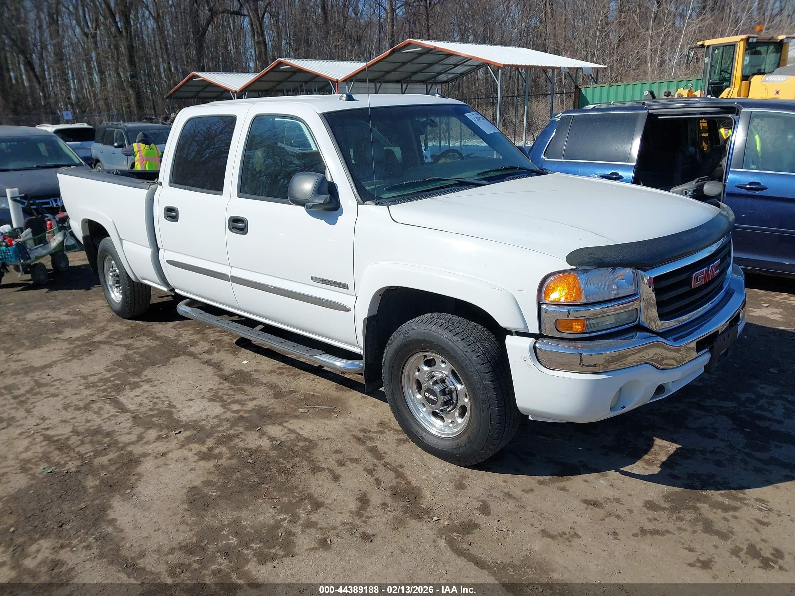 2004 GMC Sierra 2500 SLE, VIN 1GTGC23U64F255142 — Rear end