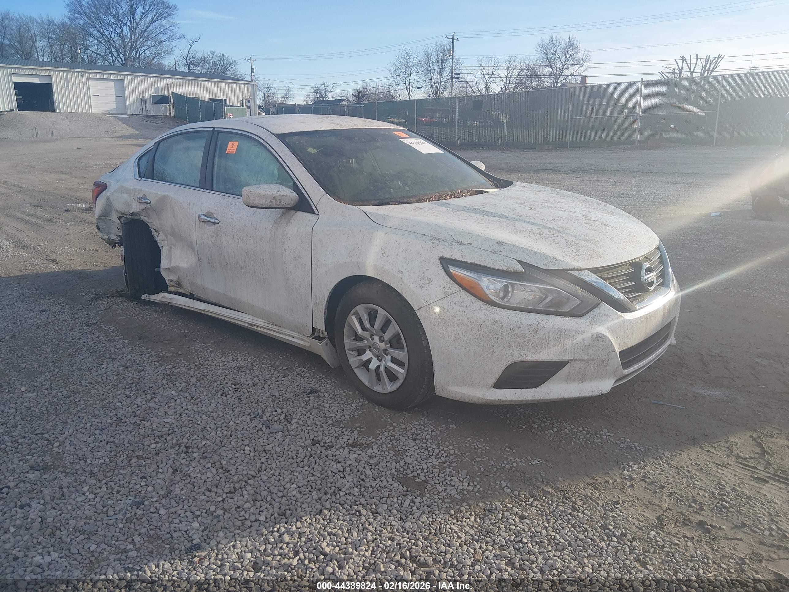 2018 Nissan Altima SR, VIN 1N4AL3AP8JC227872 — Rear end