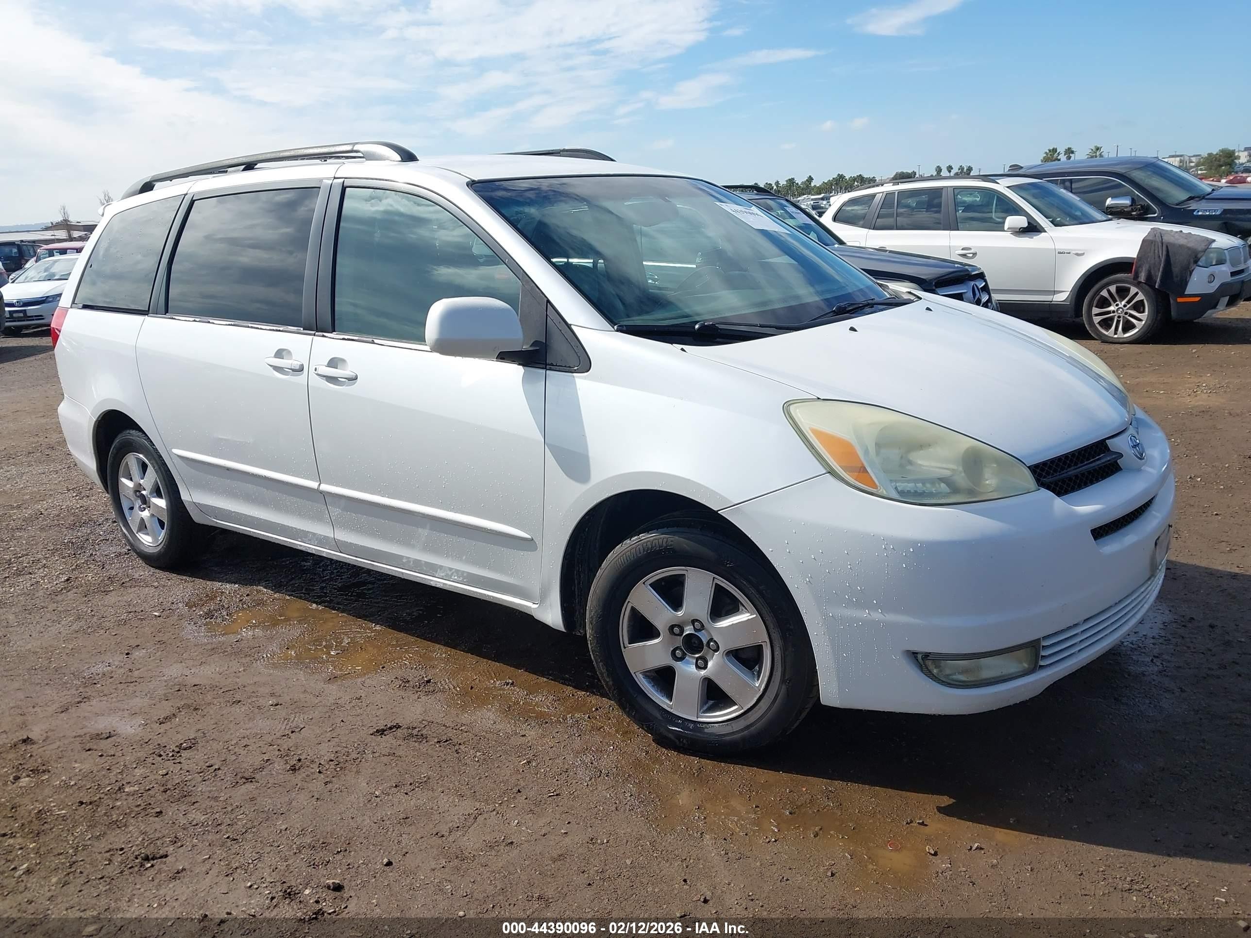 2004 Toyota Sienna XLE Limited, VIN 5TDZA22C14S213632 — Rear end