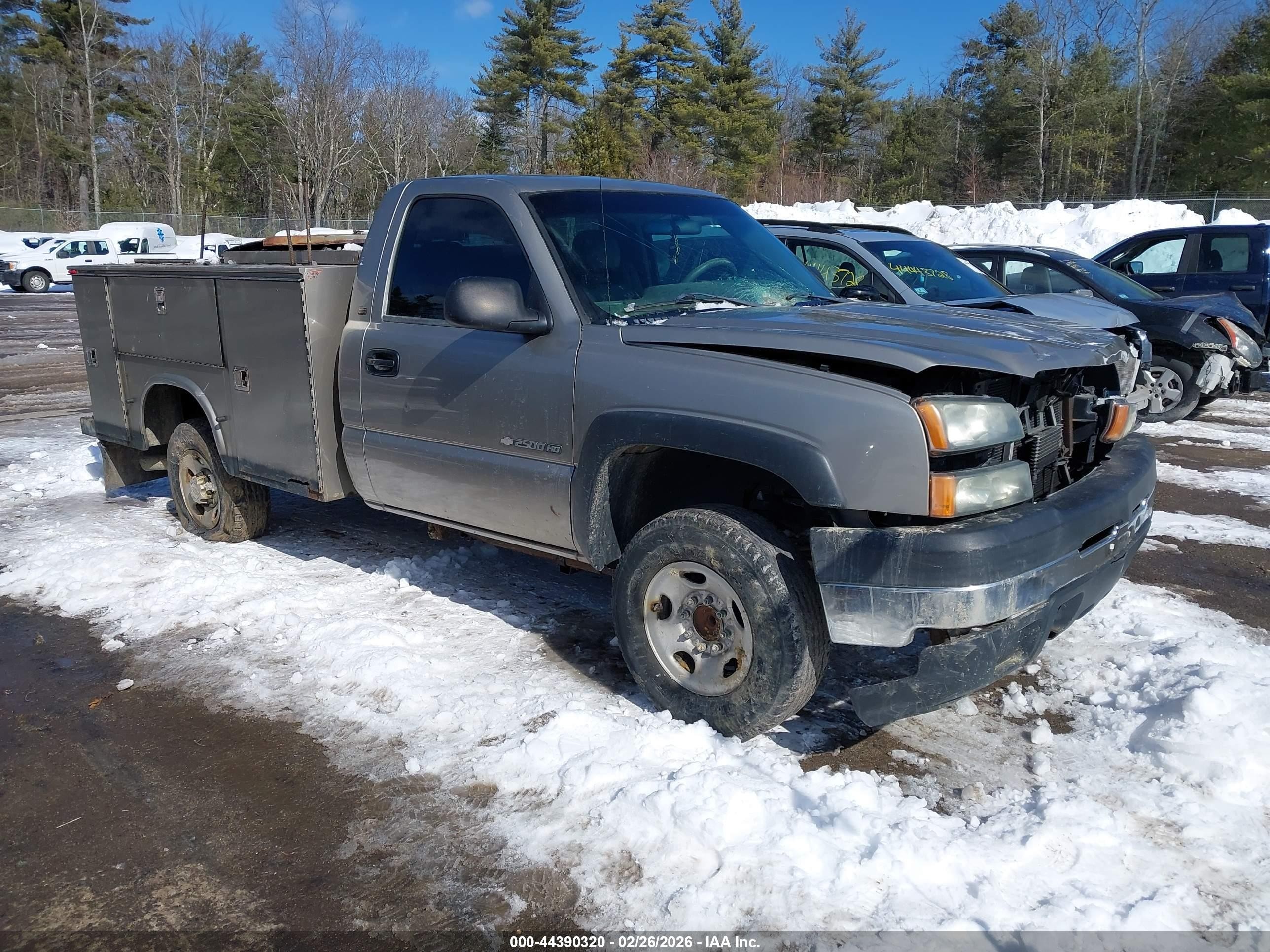 2003 Chevrolet Silverado 2500, VIN 1GBHC24U23E274976 — Front end