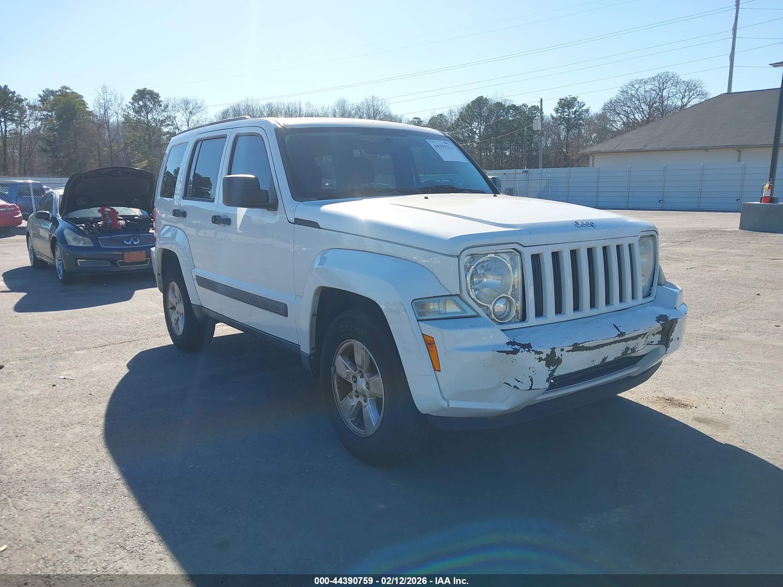 2012 Jeep Liberty Sport, VIN 1C4PJLAK2CW123605 — Перед