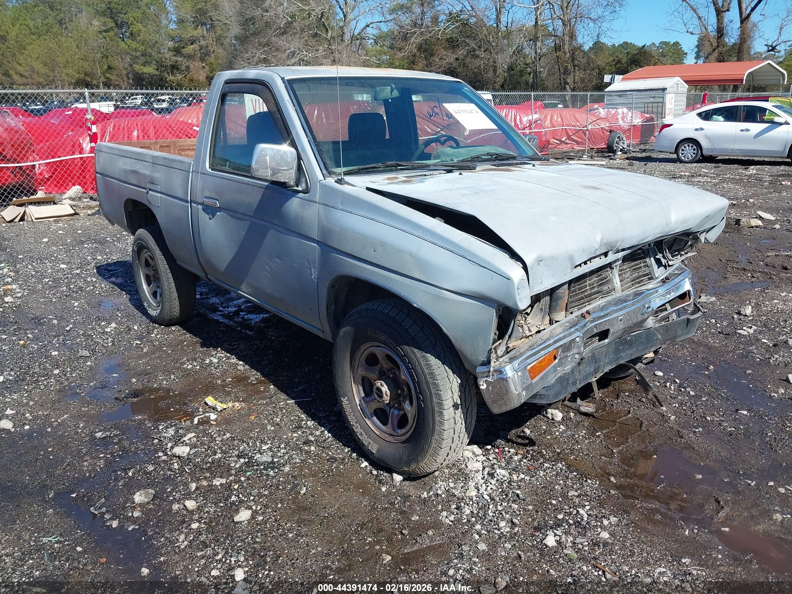 1992 Nissan Frontier XE, VIN 1N6SD11Y3NC324764 — Front end