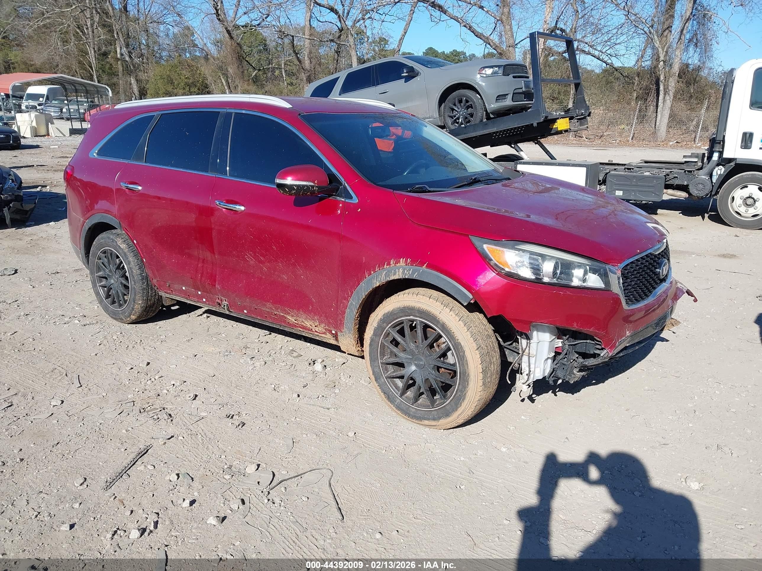 2017 Kia Sorento EX, VIN 5XYPH4A10HG187767 — Front end