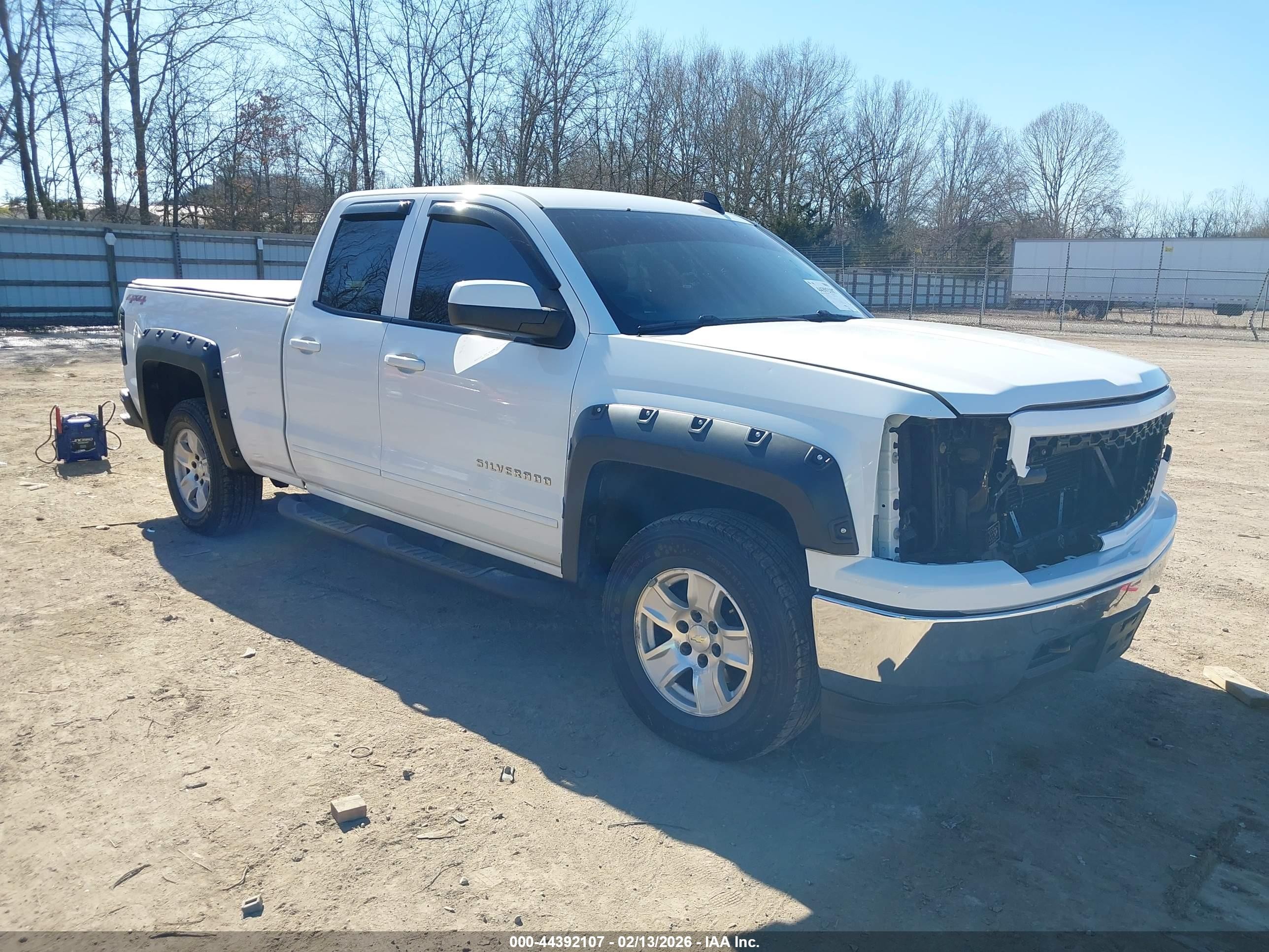 2015 Chevrolet Silverado 1500 LT, VIN 1GCVKREH8FZ290818 — Front end