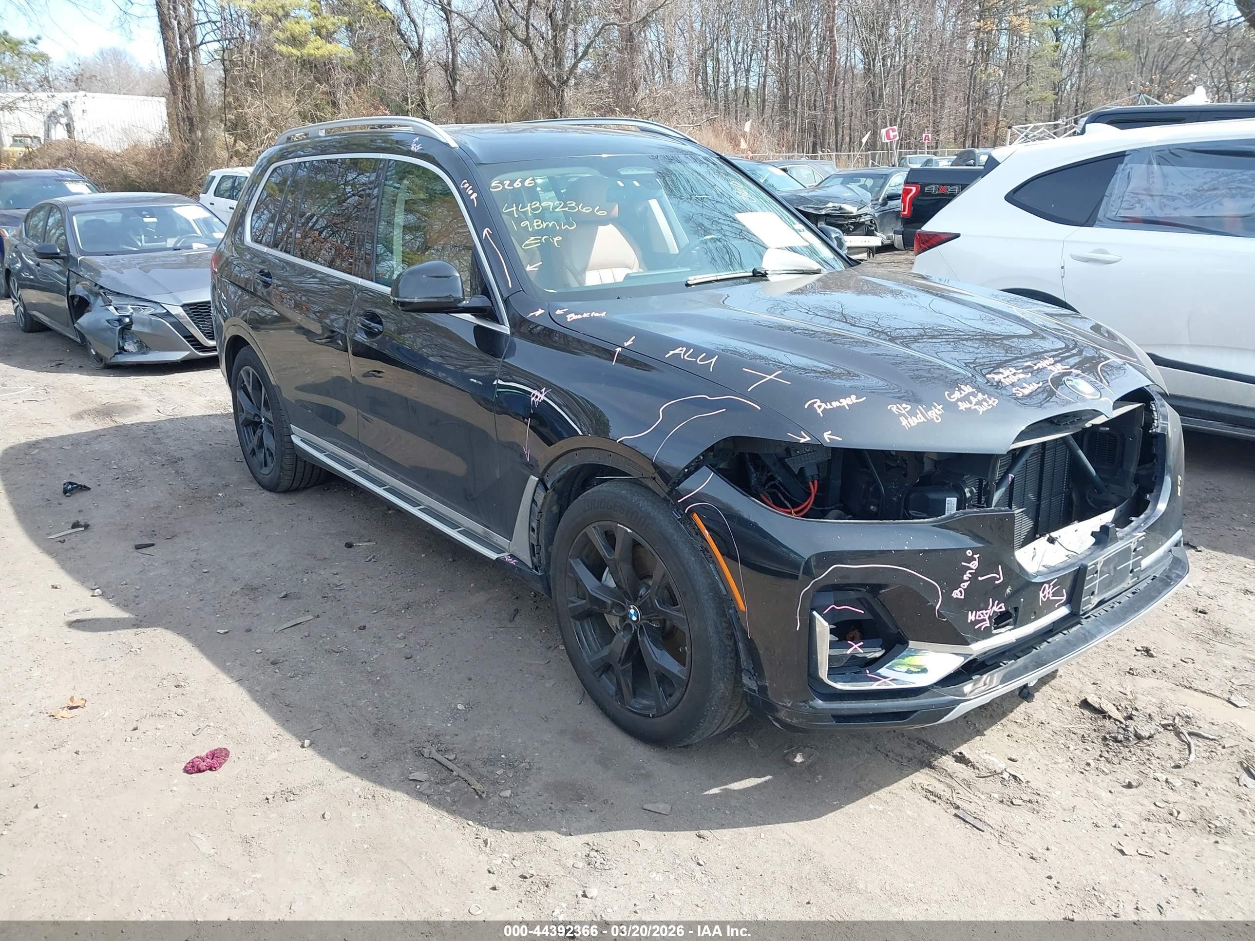 2019 BMW X7 xDrive50i, VIN 5UXCX4C58KLS36774 — Front end
