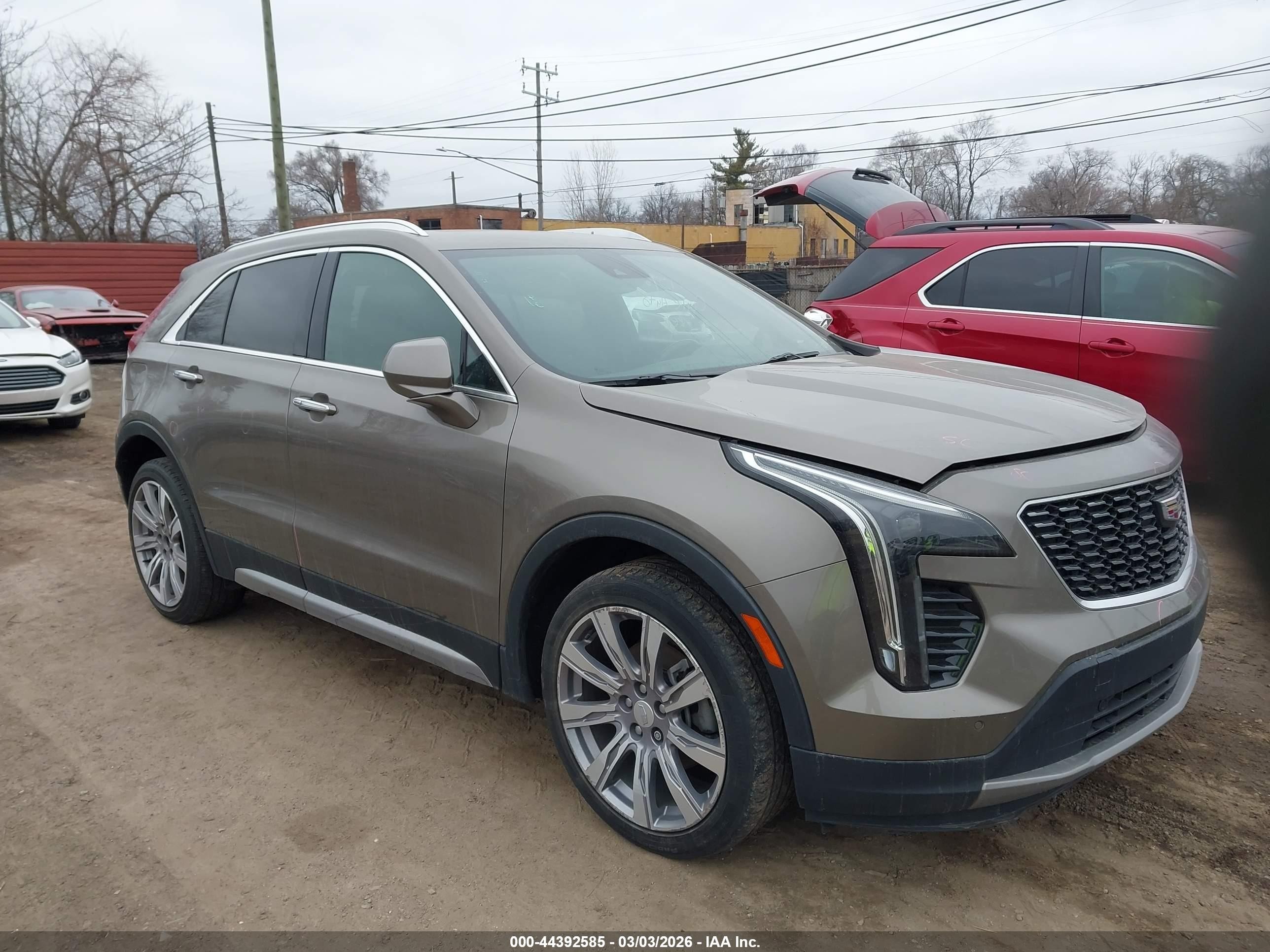2020 Cadillac XT4 AWD Premium Luxury, VIN 1GYFZDR41LF046008 — Side
