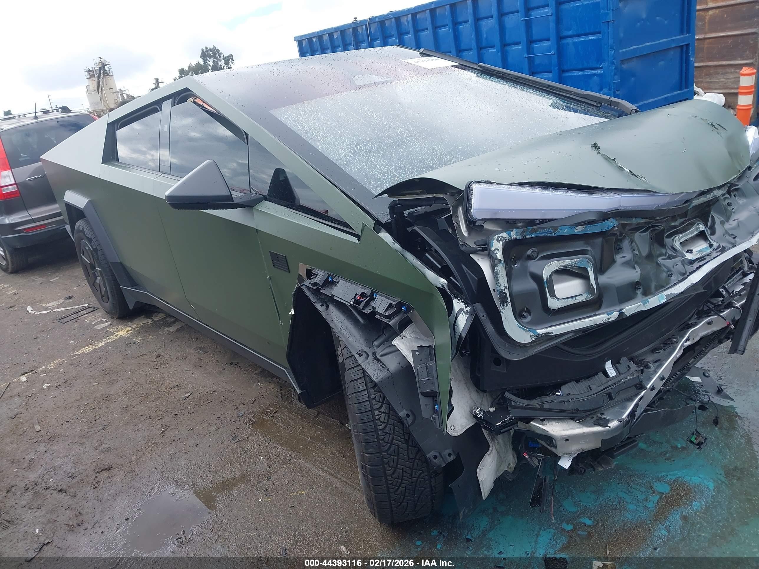 2025 Tesla Cybertruck, VIN 7G2CEHED8SA072913 — Front end