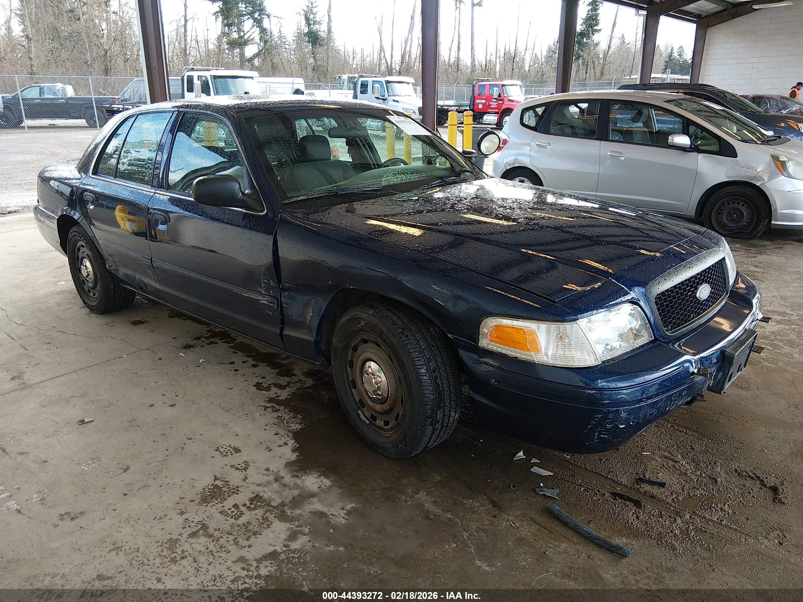 2004 Ford Police Interceptor Base w/3.27 Axle, VIN 2FAHP71W24X145130 — Side