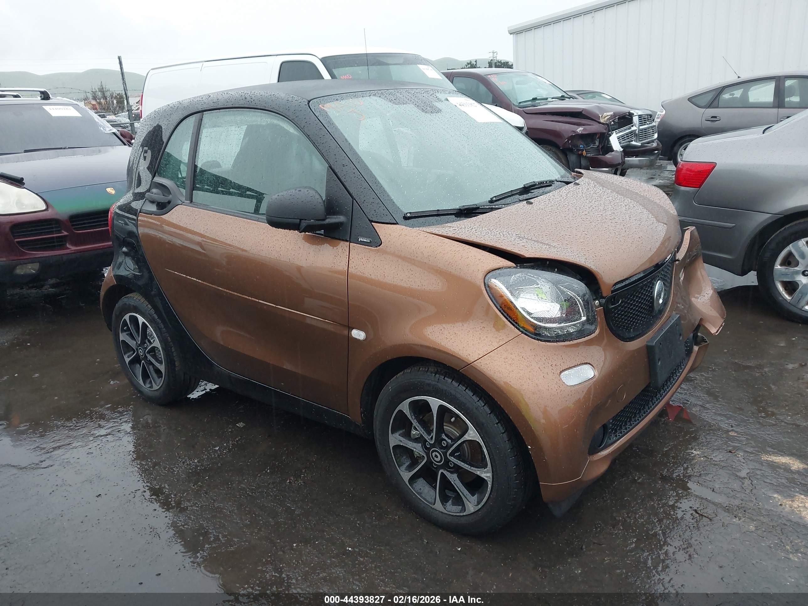 2017 Smart fortwo Passion, VIN WMEFJ9BA8HK214088 — Front end