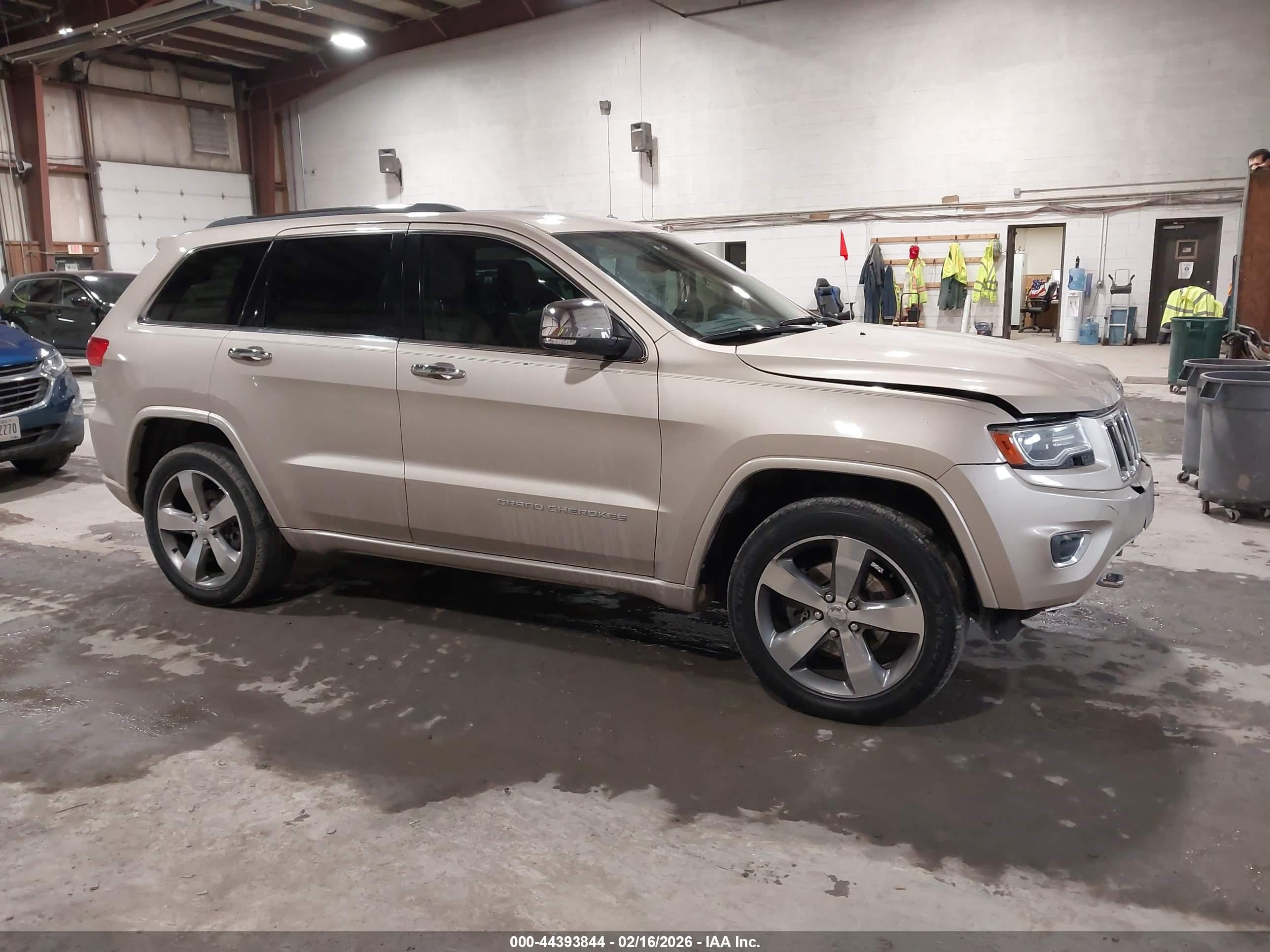 2014 Jeep Grand Cherokee Overland, VIN 1C4RJECG8EC400789 — Перед