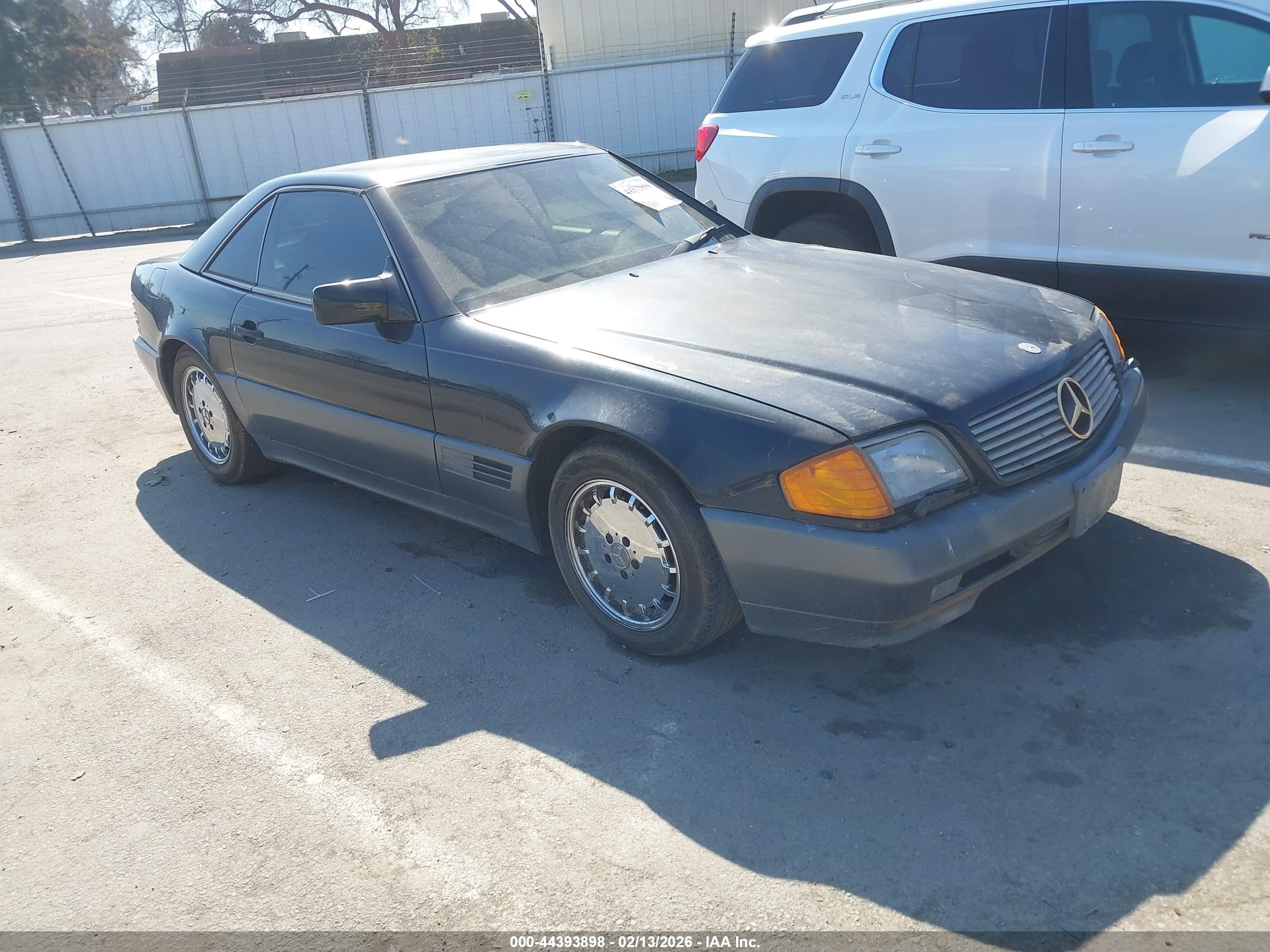 1992 Mercedes-Benz 500, VIN WDBFA66E5NF048707 — Front end