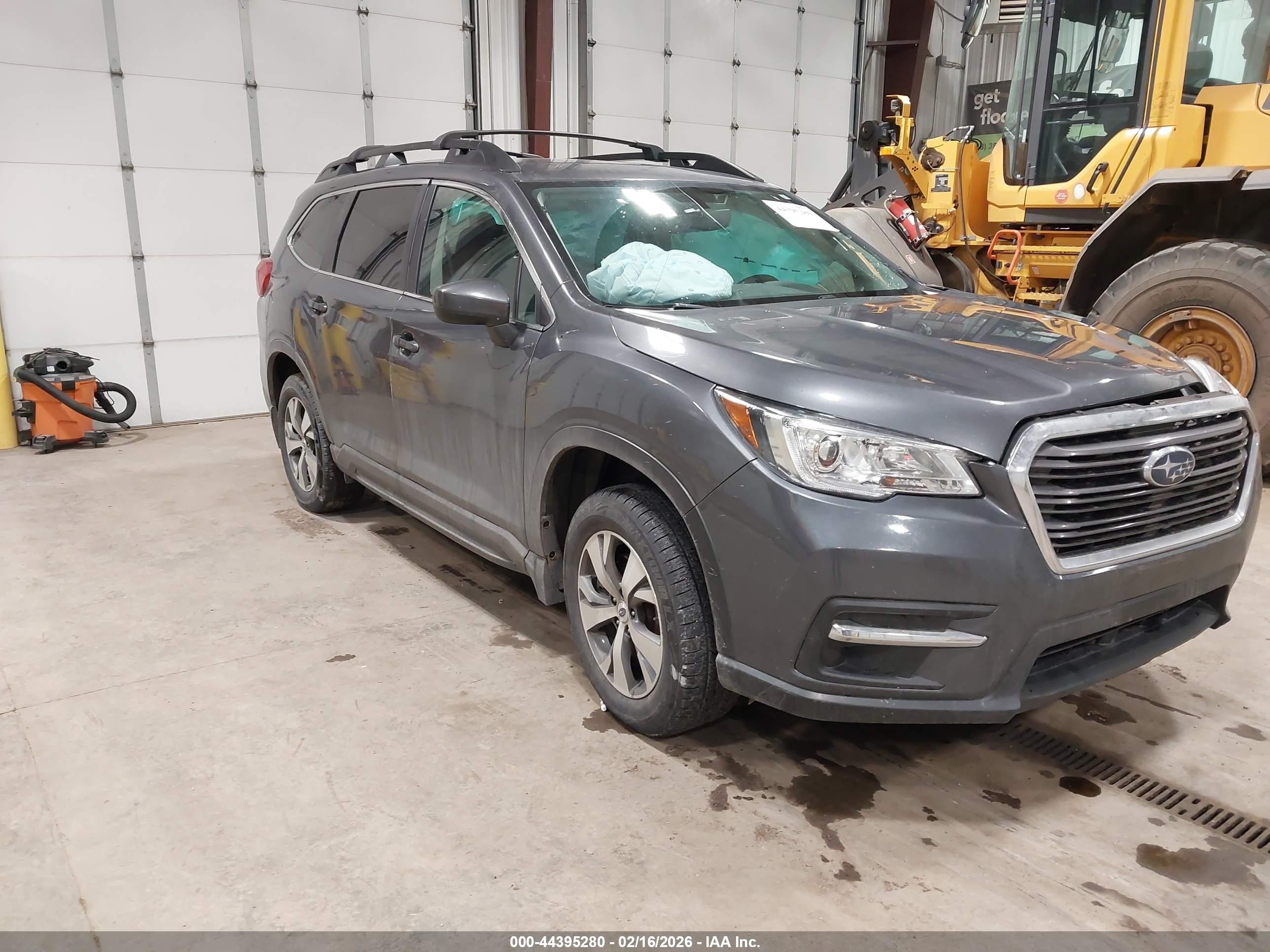 2020 Subaru Ascent Premium, VIN 4S4WMACD3L3479600 — Front end