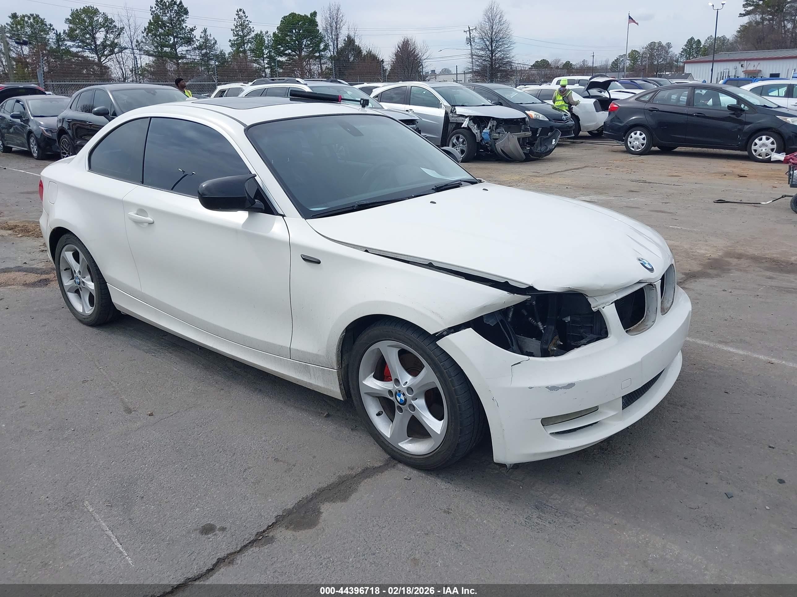 2011 BMW 1 Series 128i, VIN WBAUP7C58BVP21229 — Front end