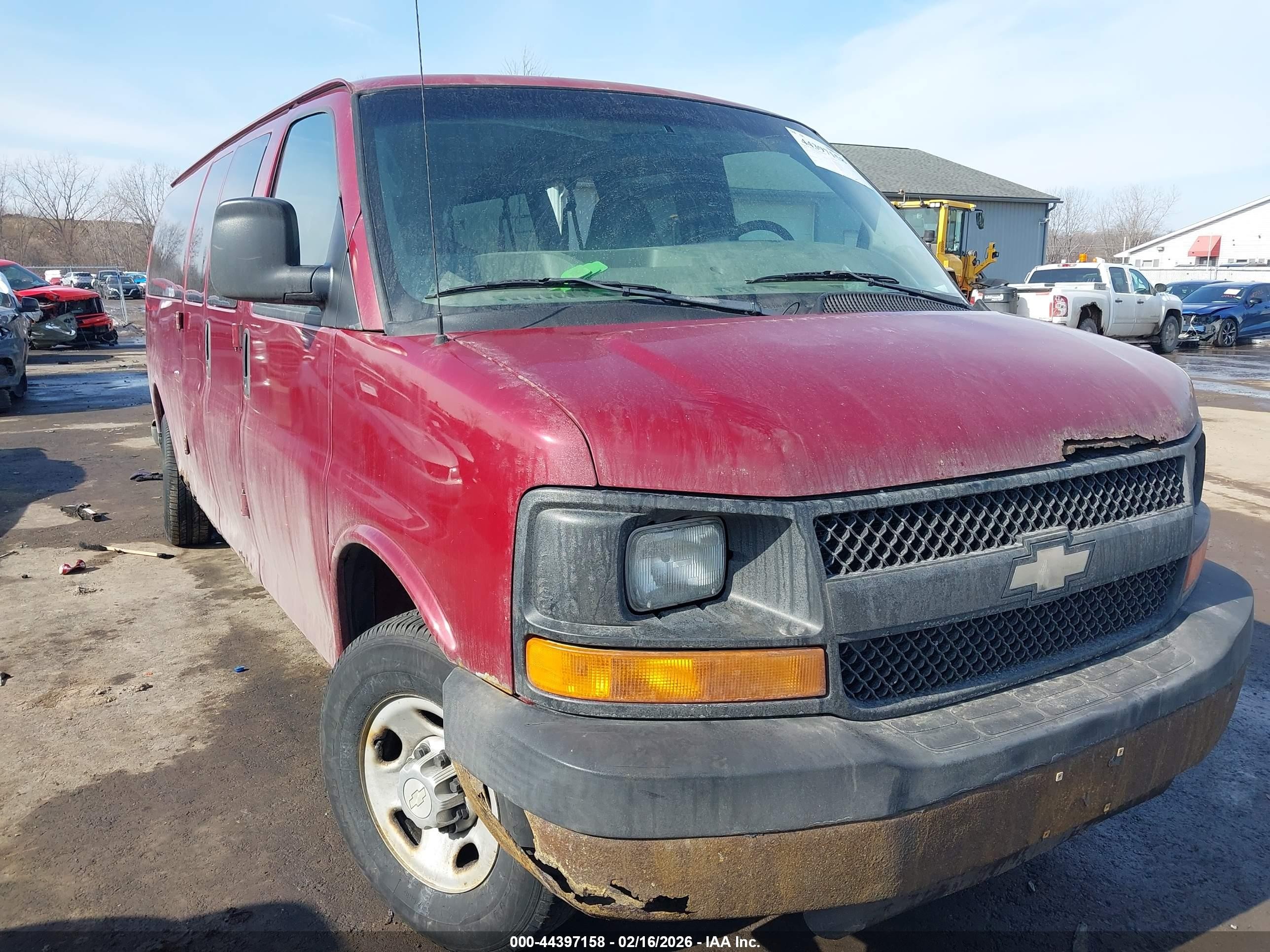 2008 Chevrolet Express Passenger, VIN 1GAHG39K781101359 — Rear end