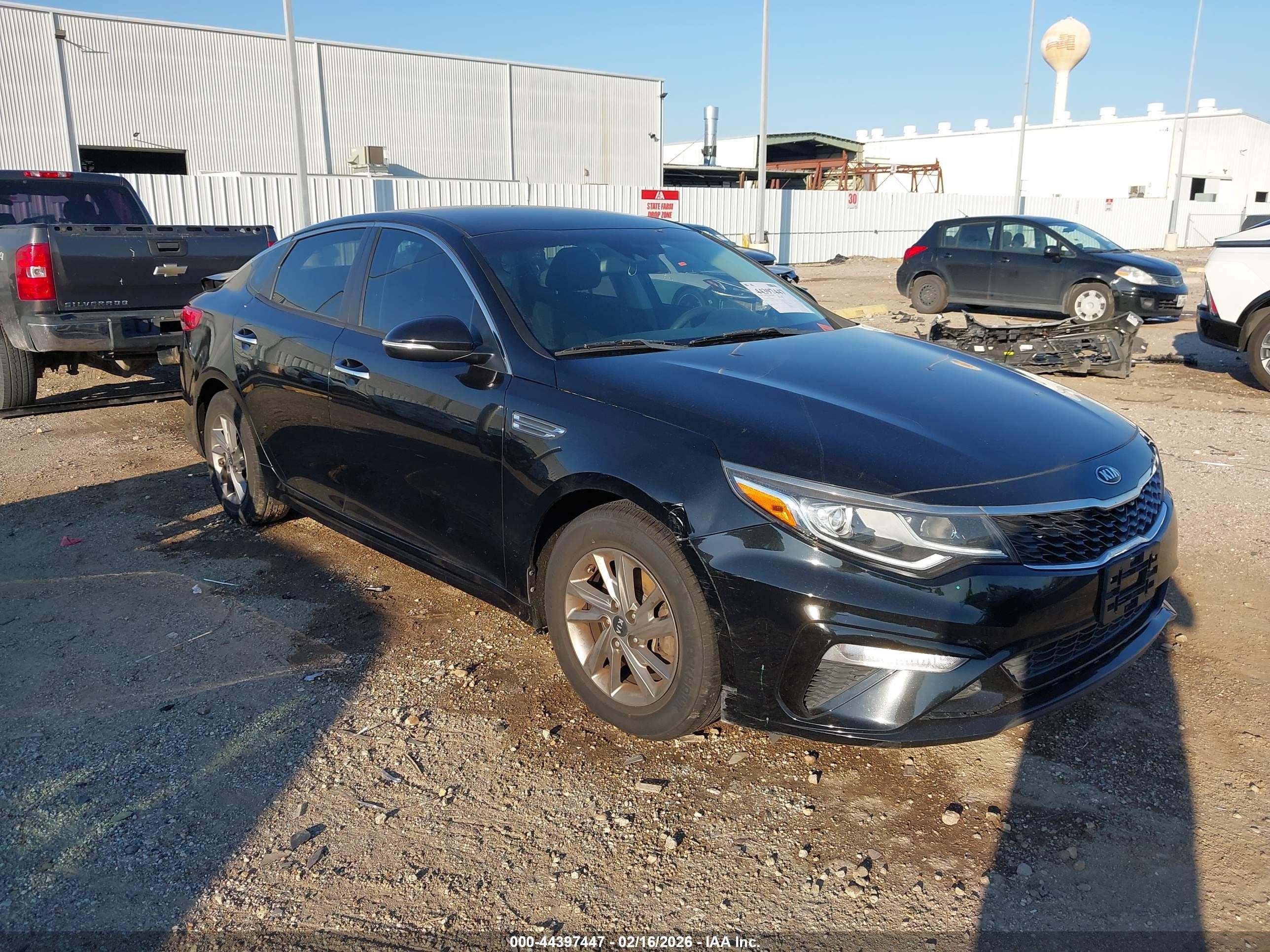 2019 Kia Optima LX, VIN 5XXGT4L36KG348275 — Rear end