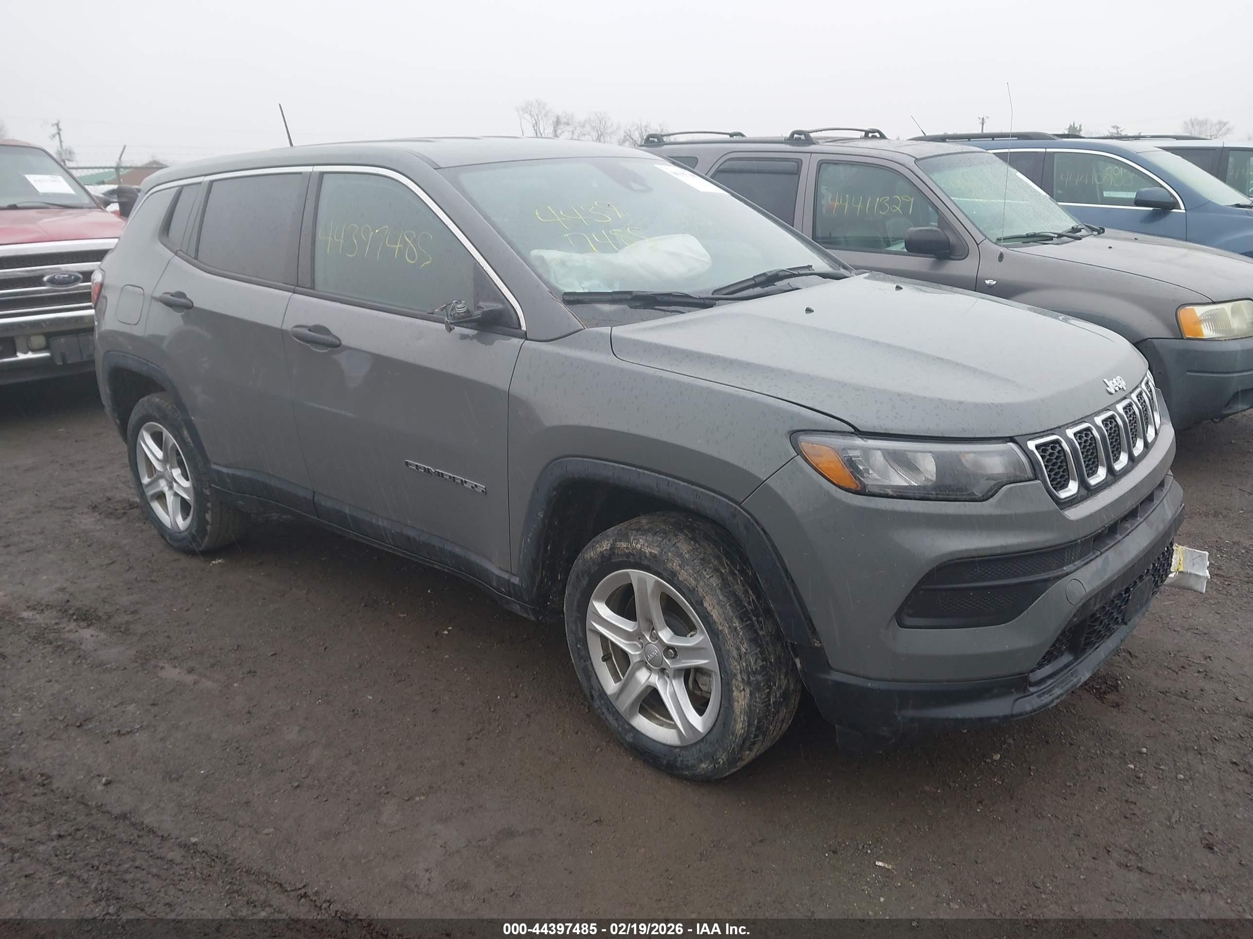 2023 Jeep Compass Sport, VIN 3C4NJDANXPT572968 — Front end