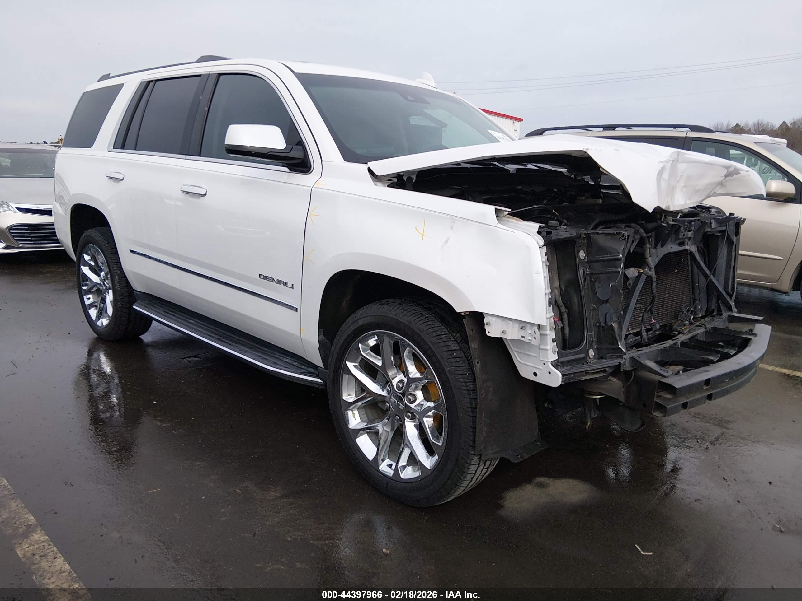 2017 GMC Yukon Denali, VIN 1GKS1CKJ8HR375160 — Front end