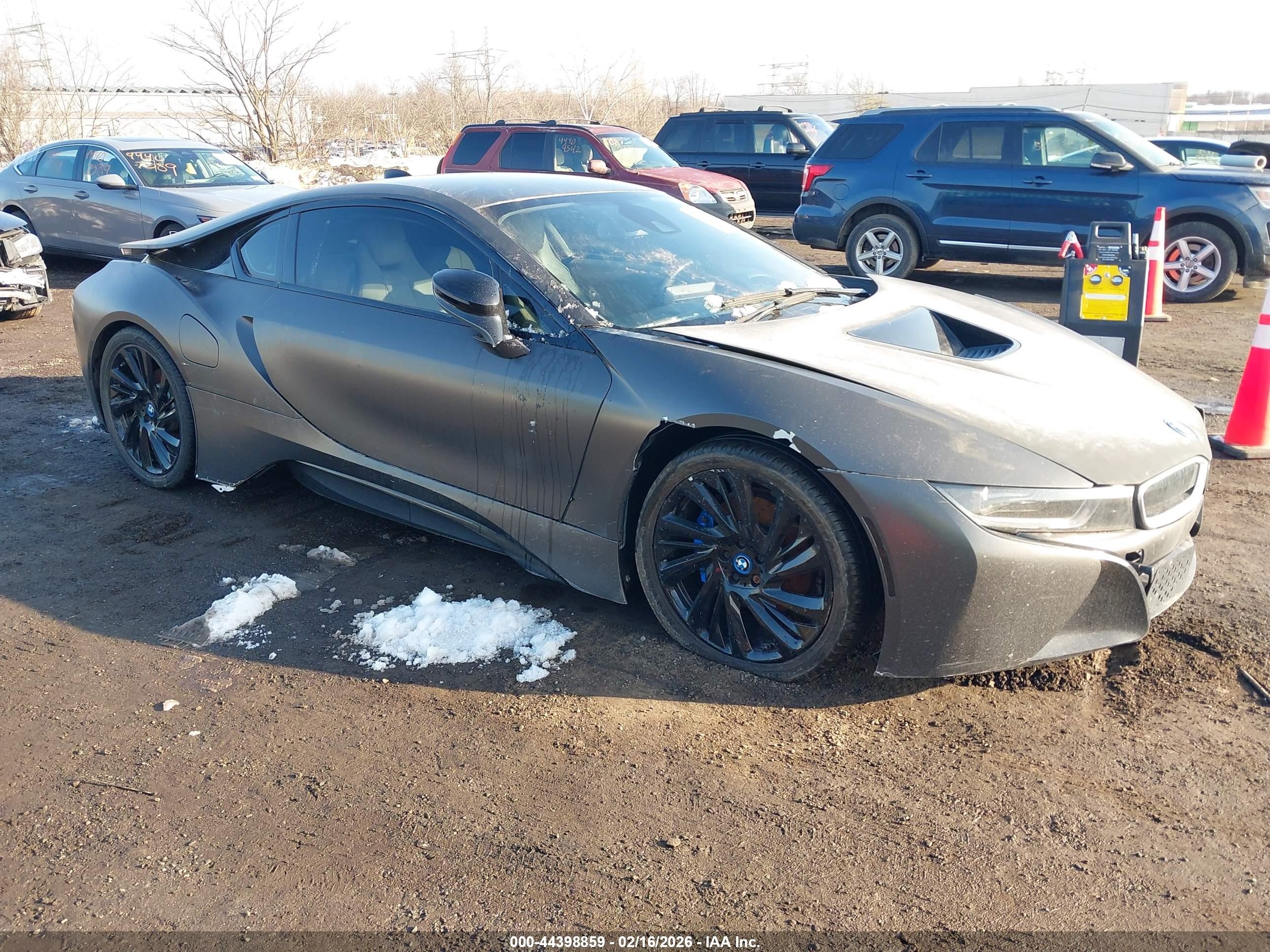 2015 BMW i8, VIN WBY2Z2C56FV392364 — Front end