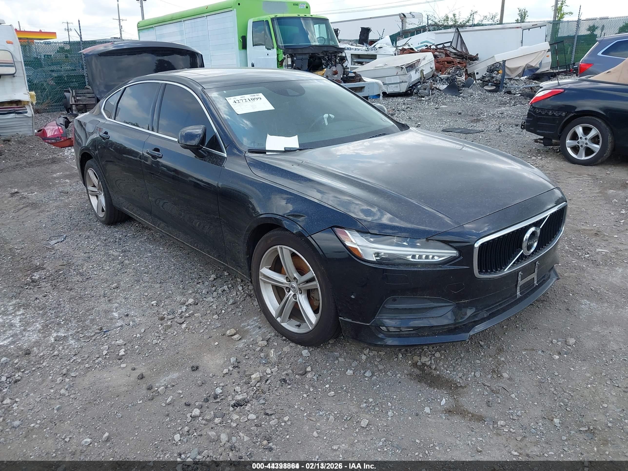 2018 Volvo S90 Momentum, VIN LVY982MK1JP029130 — Vandalism