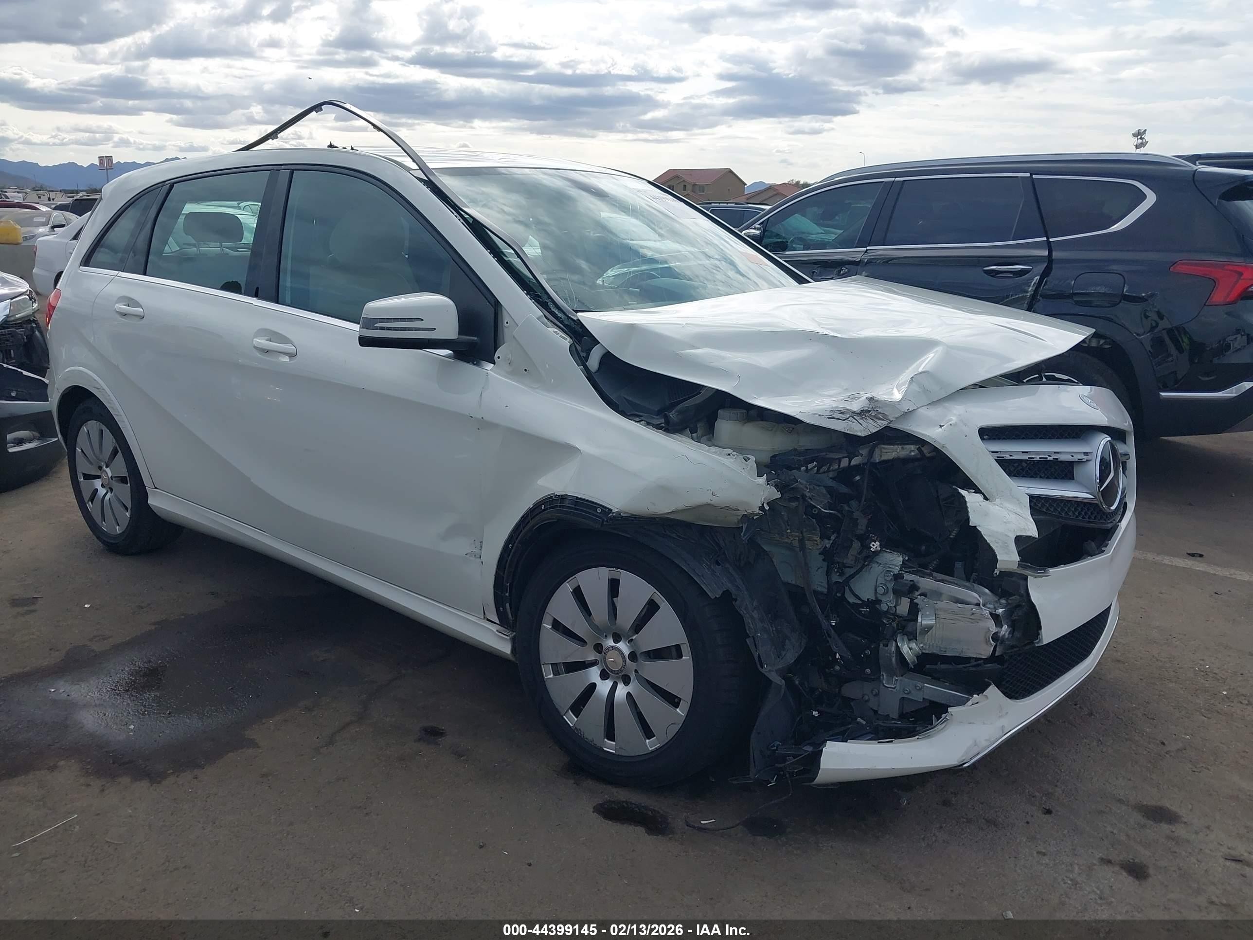 2014 Mercedes-Benz B Electric Drive, VIN WDDVP9AB1EJ003468 — Front end
