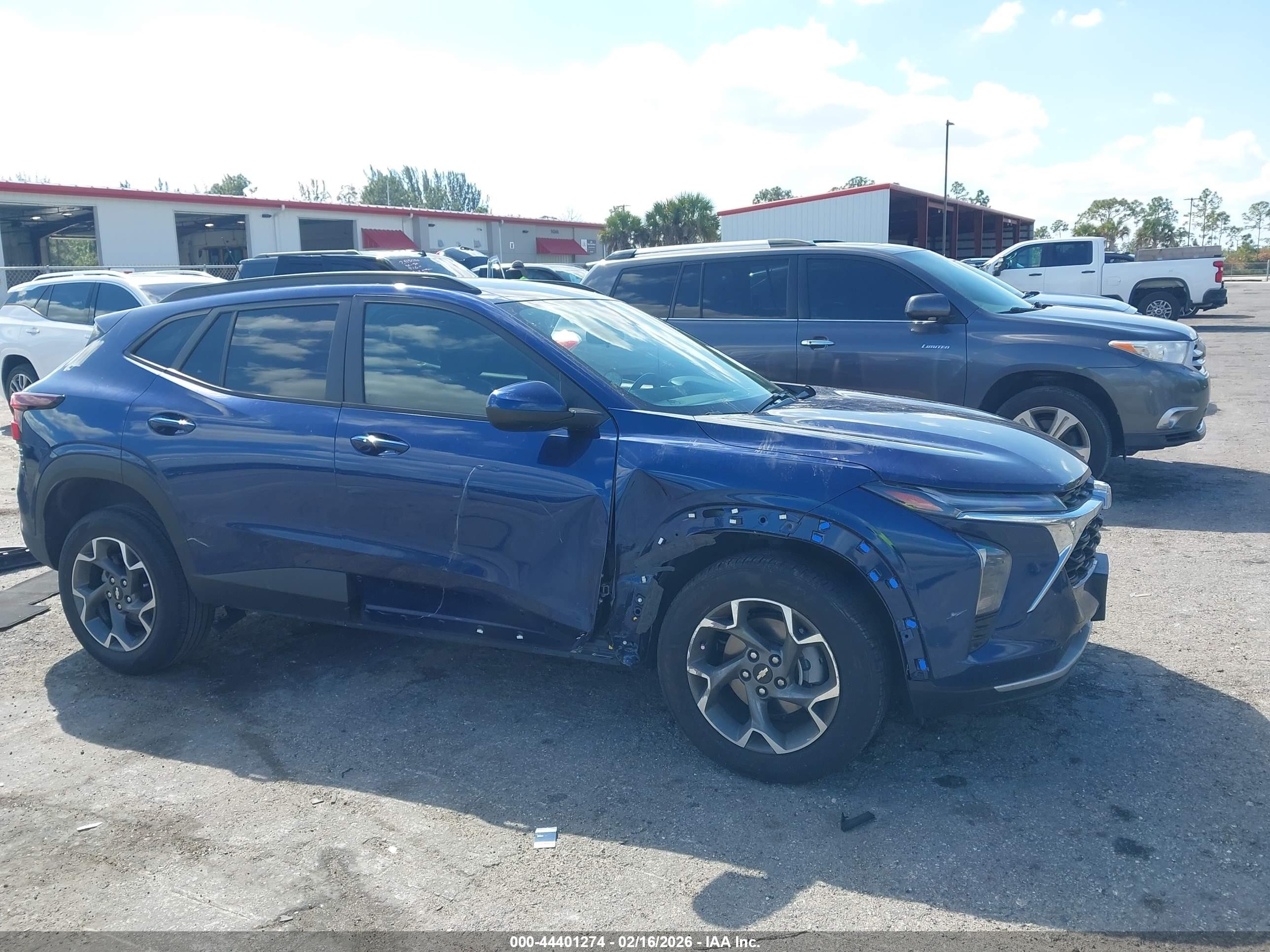 2024 Chevrolet Trax LT, VIN KL77LHE2XRC081810 — Front end